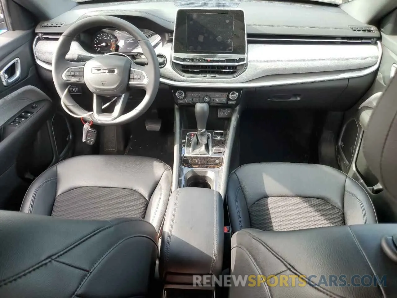 8 Фотография поврежденного автомобиля 3C4NJDBN1ST547206 JEEP COMPASS 2025