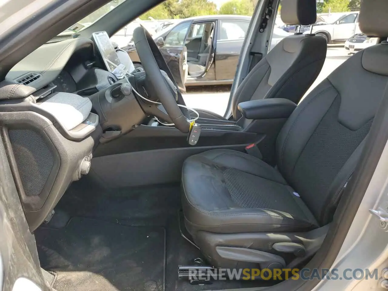7 Photograph of a damaged car 3C4NJDBN1ST566404 JEEP COMPASS 2025