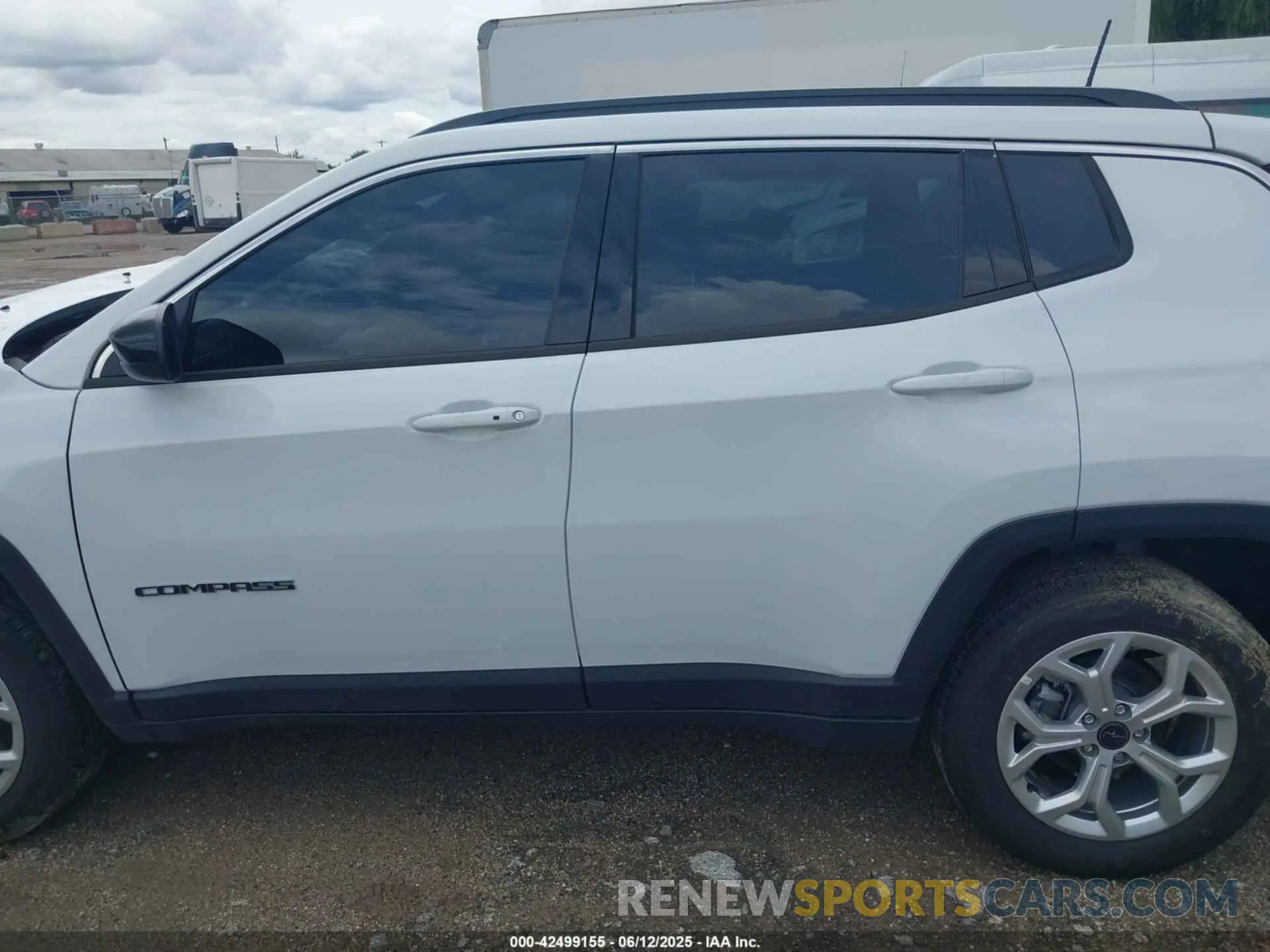14 Photograph of a damaged car 3C4NJDBN5ST597722 JEEP COMPASS 2025