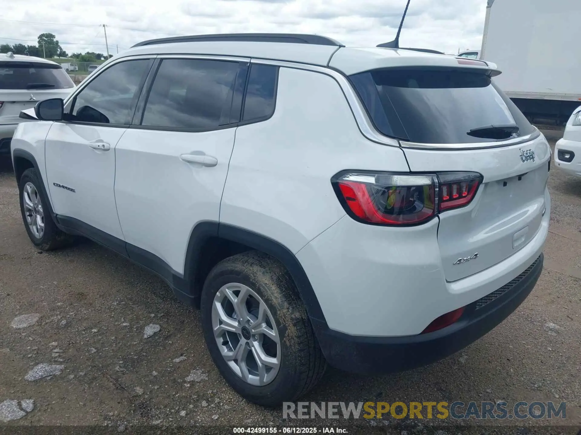 3 Photograph of a damaged car 3C4NJDBN5ST597722 JEEP COMPASS 2025