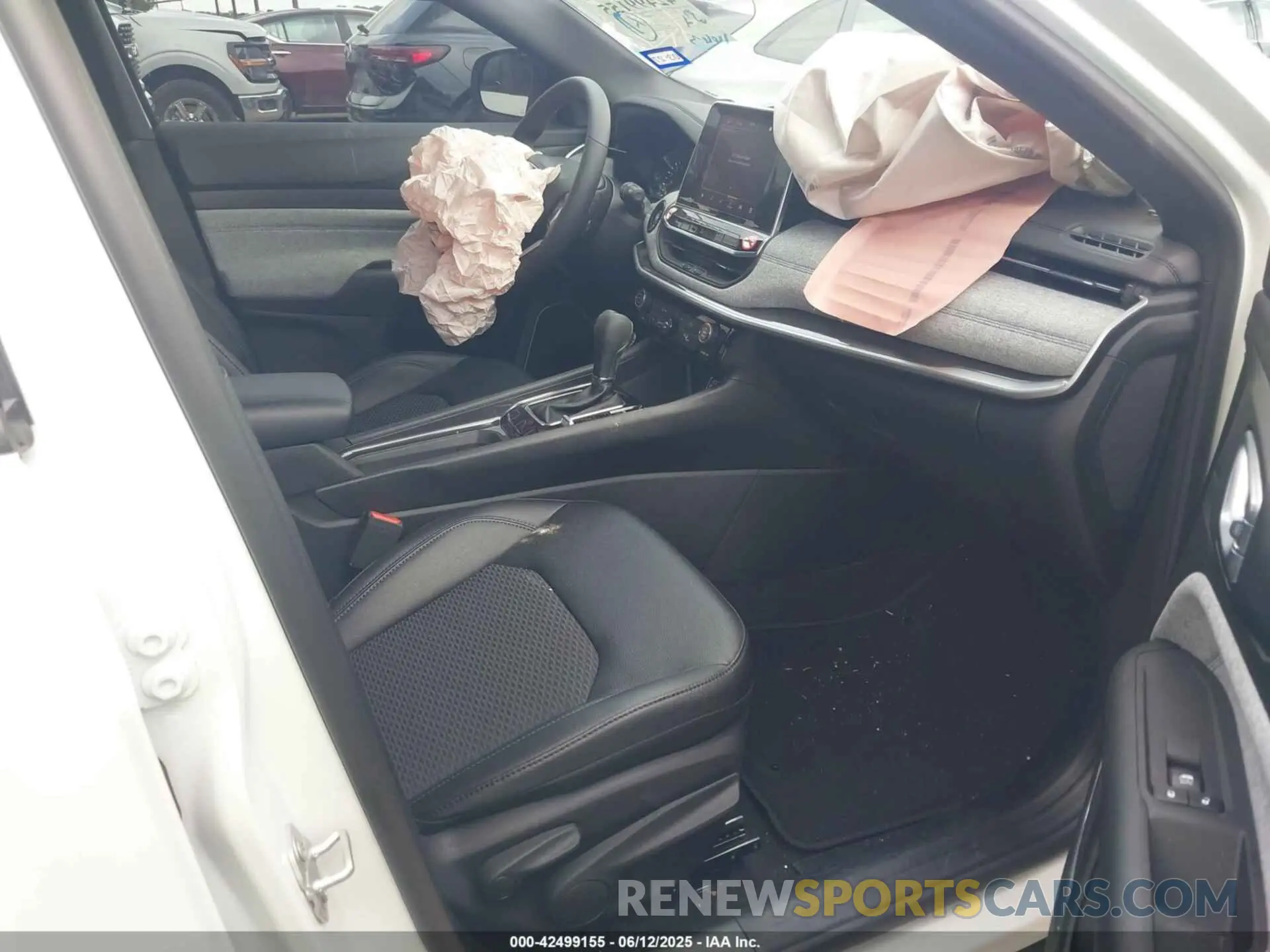 5 Photograph of a damaged car 3C4NJDBN5ST597722 JEEP COMPASS 2025