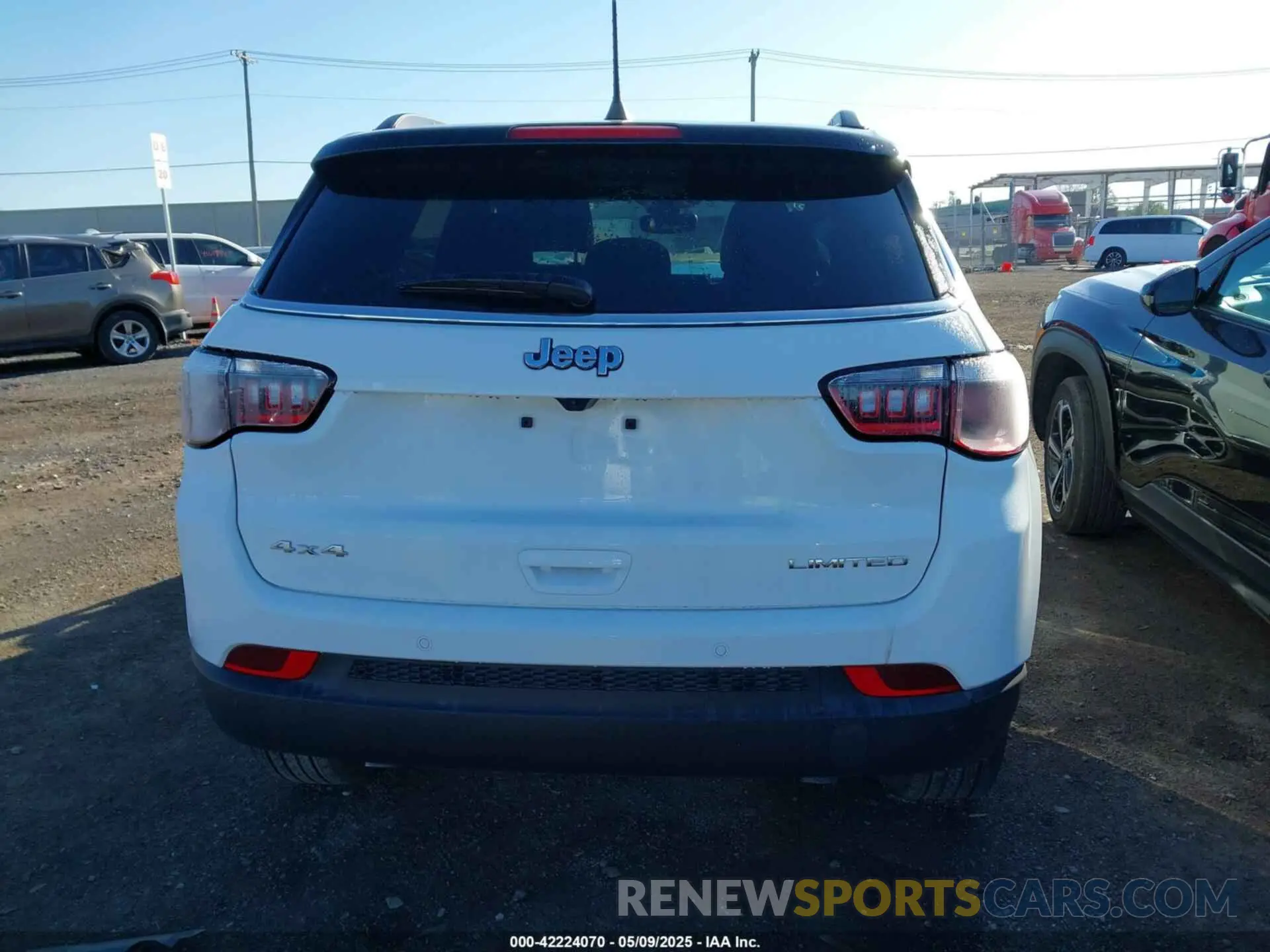16 Photograph of a damaged car 3C4NJDCN0ST566747 JEEP COMPASS 2025