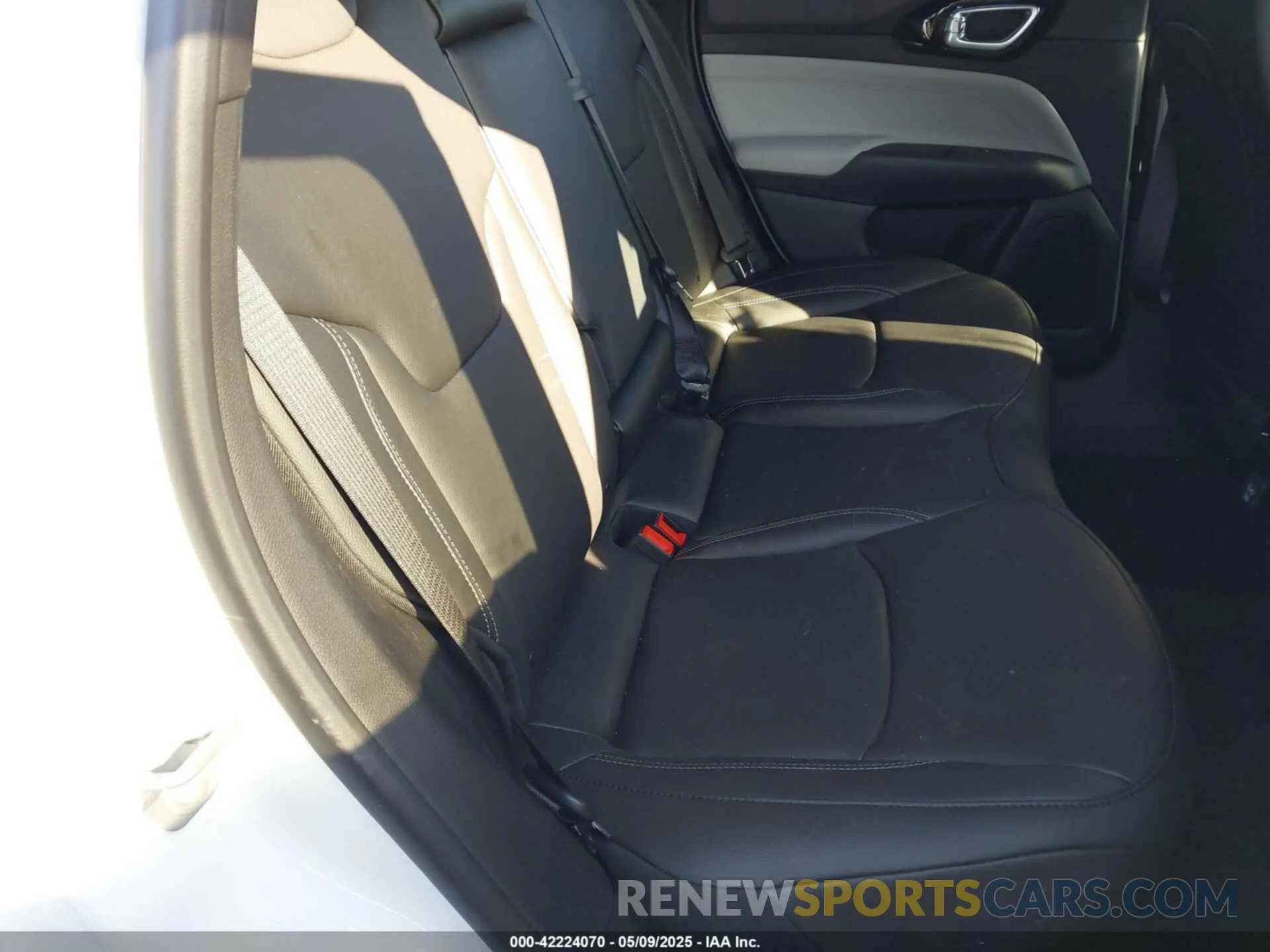 8 Photograph of a damaged car 3C4NJDCN0ST566747 JEEP COMPASS 2025