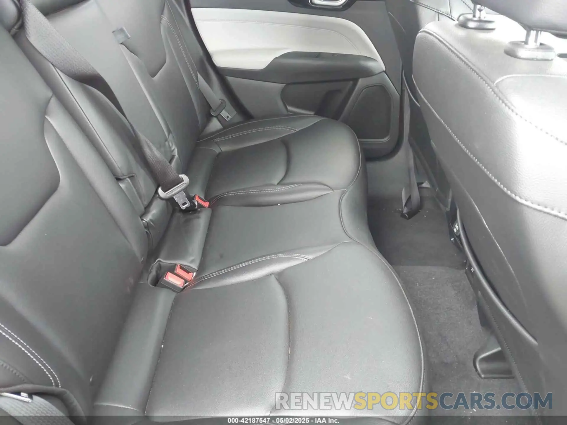 8 Photograph of a damaged car 3C4NJDCN2ST545284 JEEP COMPASS 2025