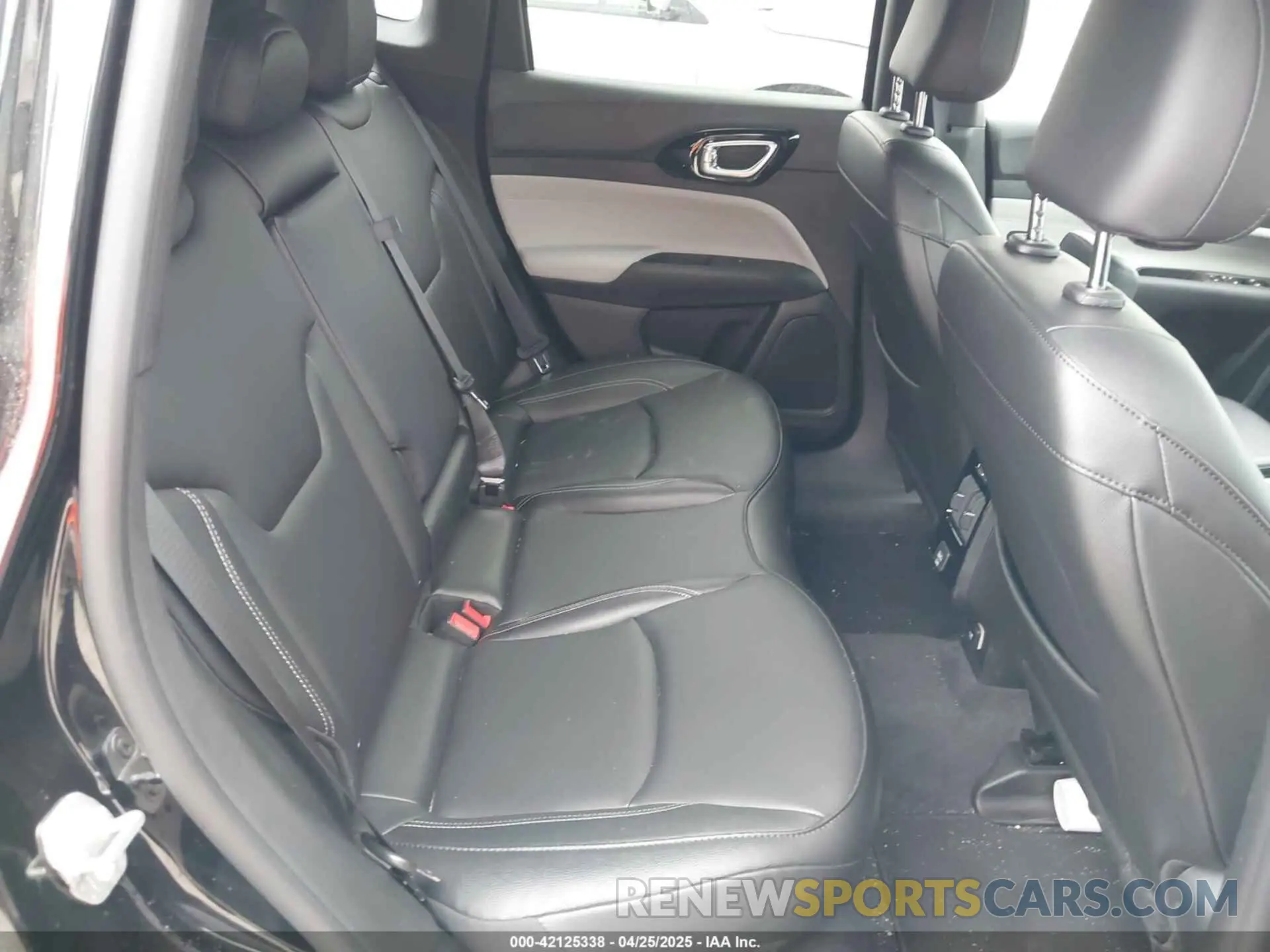 8 Фотография поврежденного автомобиля 3C4NJDCN3ST541115 JEEP COMPASS 2025