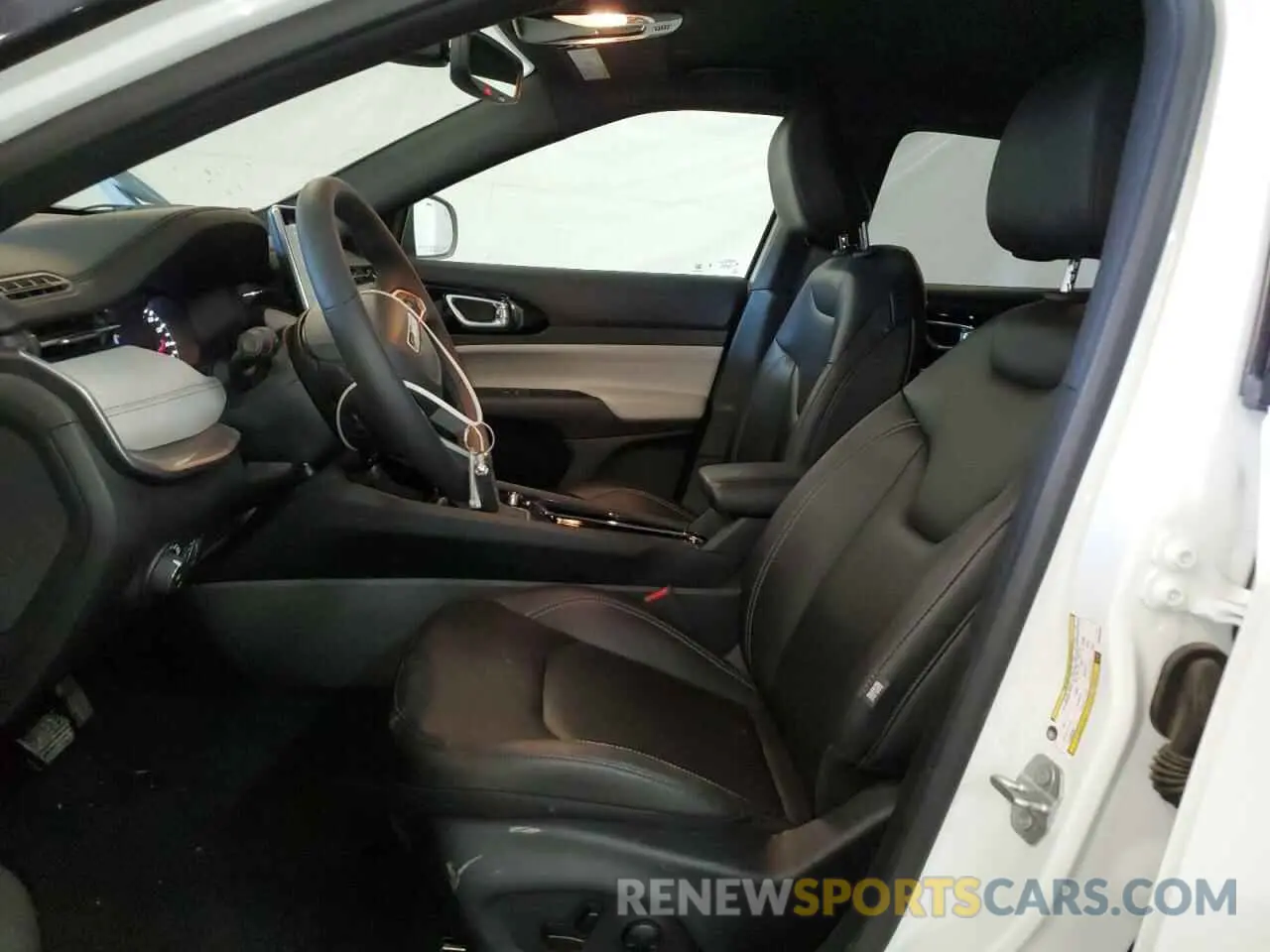 7 Фотография поврежденного автомобиля 3C4NJDCN4ST524405 JEEP COMPASS 2025