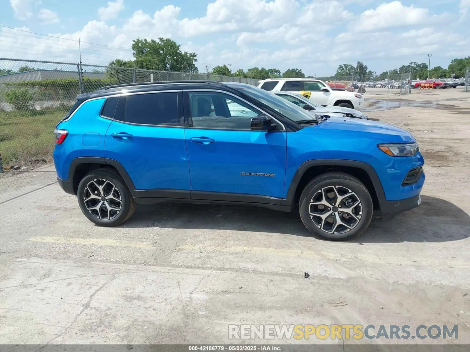 13 Photograph of a damaged car 3C4NJDCNXST549907 JEEP COMPASS 2025
