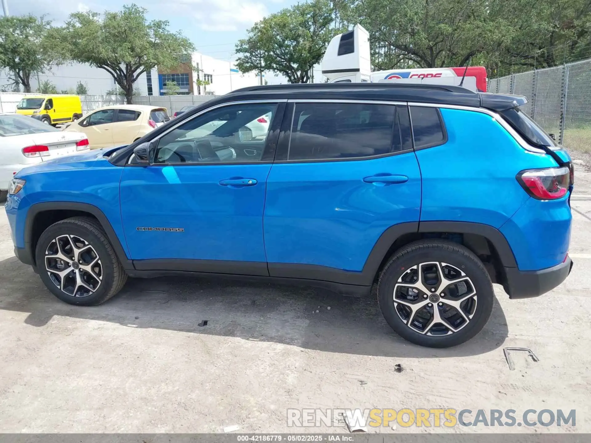 14 Photograph of a damaged car 3C4NJDCNXST549907 JEEP COMPASS 2025