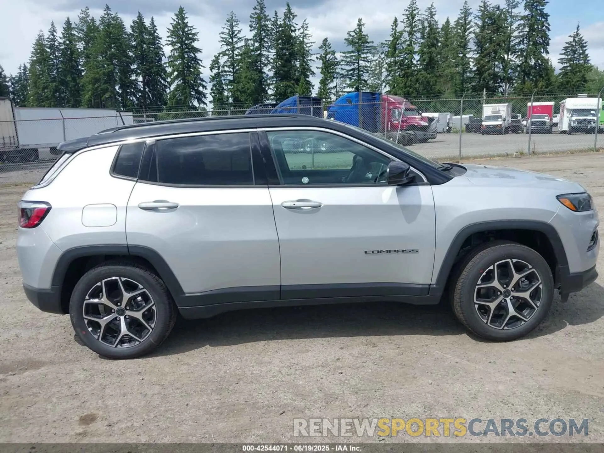 13 Photograph of a damaged car 3C4NJDCNXST579277 JEEP COMPASS 2025