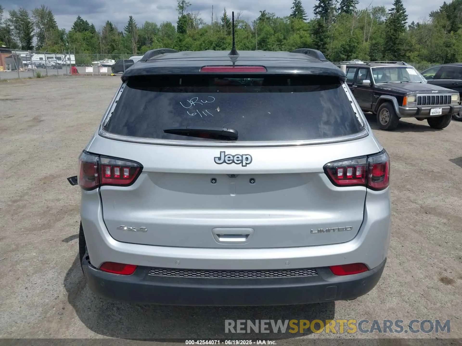 16 Photograph of a damaged car 3C4NJDCNXST579277 JEEP COMPASS 2025