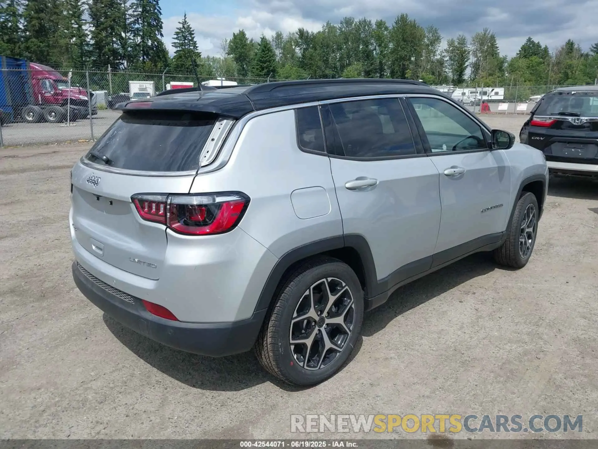 4 Photograph of a damaged car 3C4NJDCNXST579277 JEEP COMPASS 2025