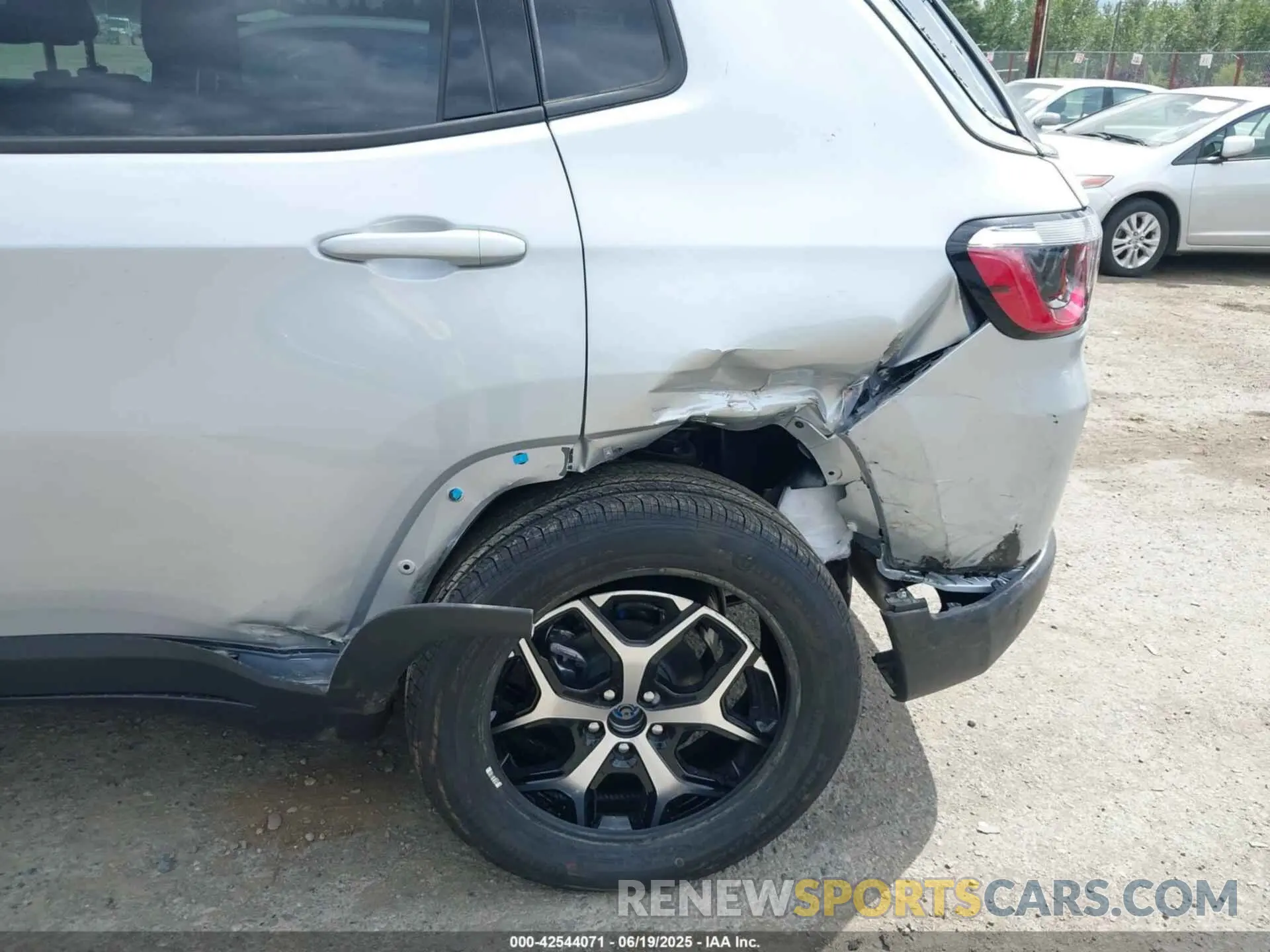 6 Photograph of a damaged car 3C4NJDCNXST579277 JEEP COMPASS 2025