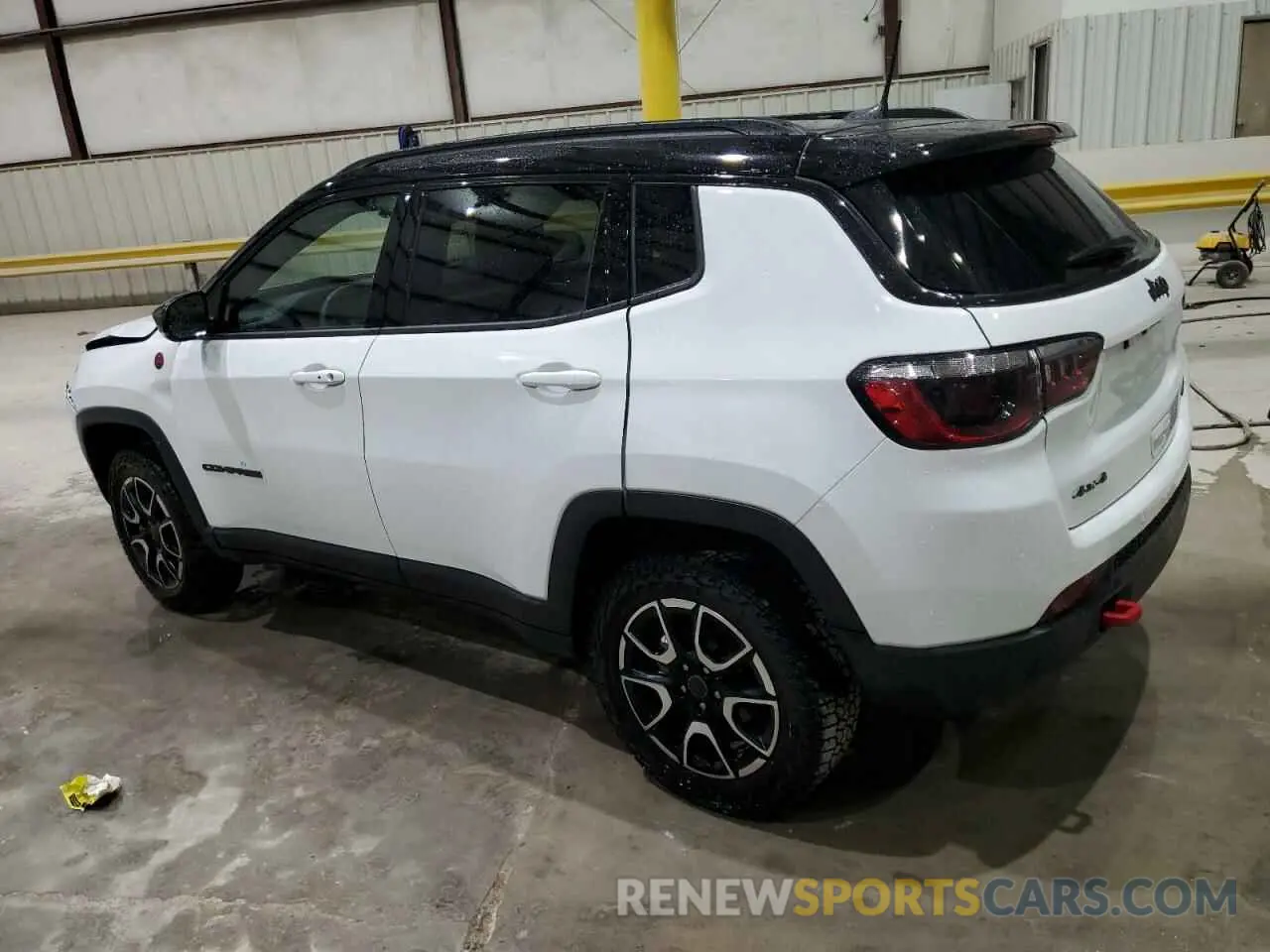2 Photograph of a damaged car 3C4NJDDN2ST564321 JEEP COMPASS 2025
