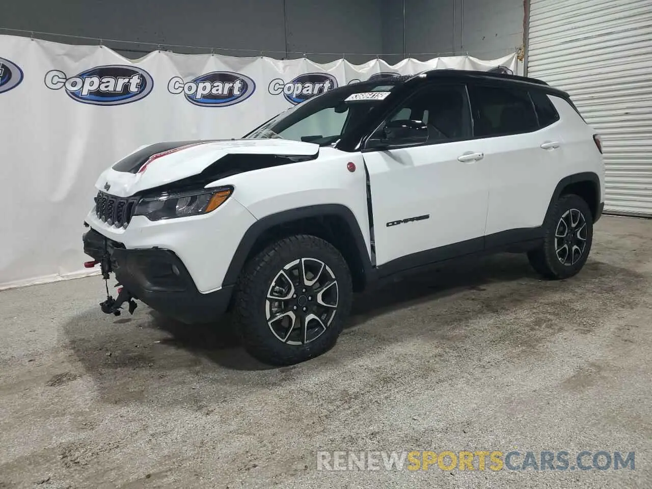 1 Photograph of a damaged car 3C4NJDDN4ST564479 JEEP COMPASS 2025