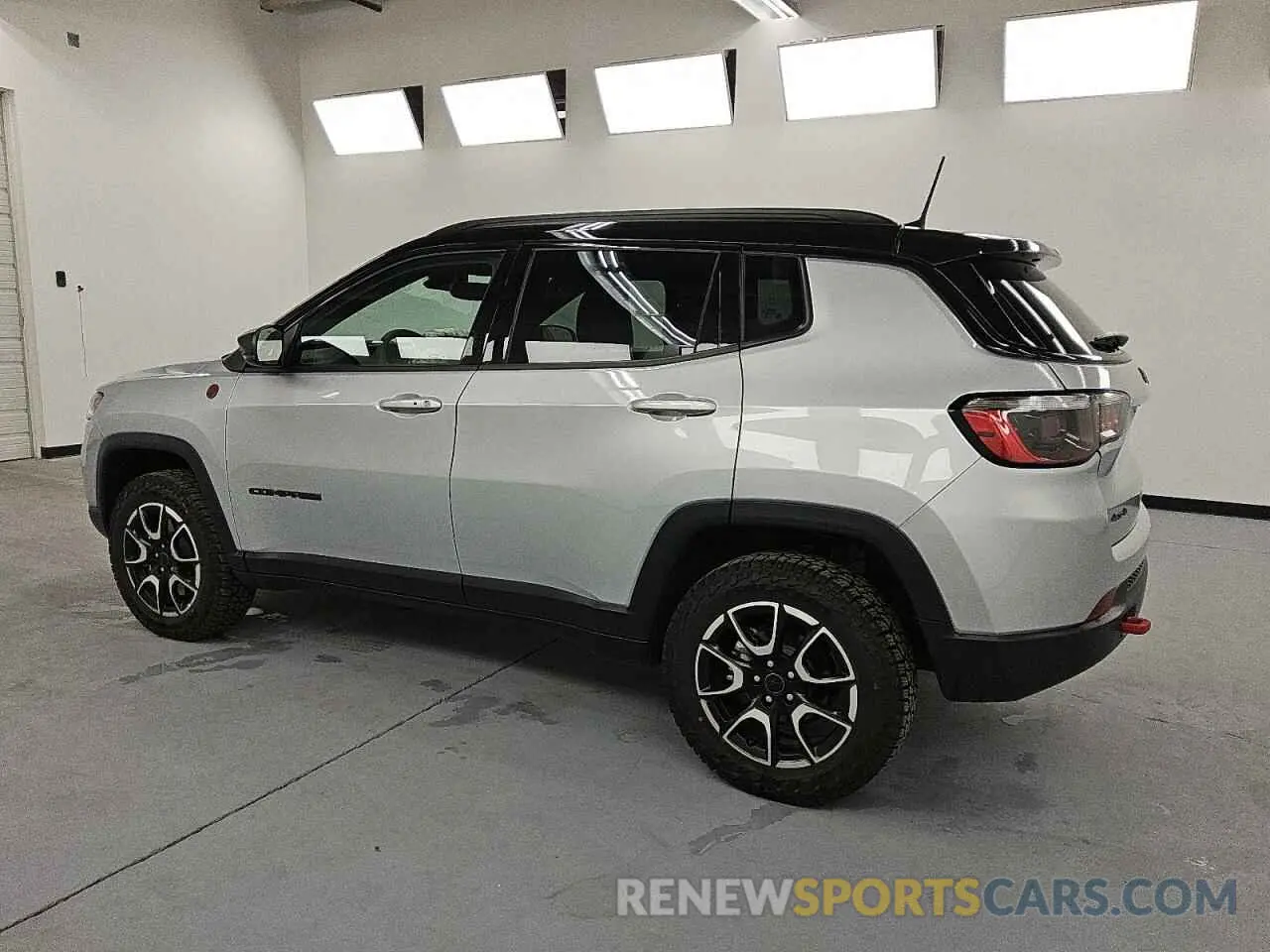 2 Фотография поврежденного автомобиля 3C4NJDDN6ST557355 JEEP COMPASS 2025