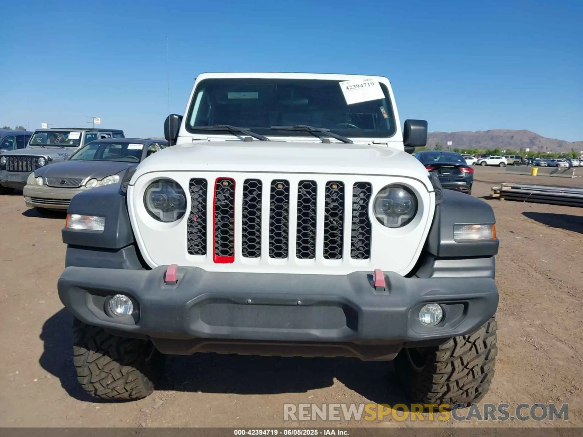 12 Photograph of a damaged car 1C6HJTAG1LL186428 JEEP GLADIATOR 2020