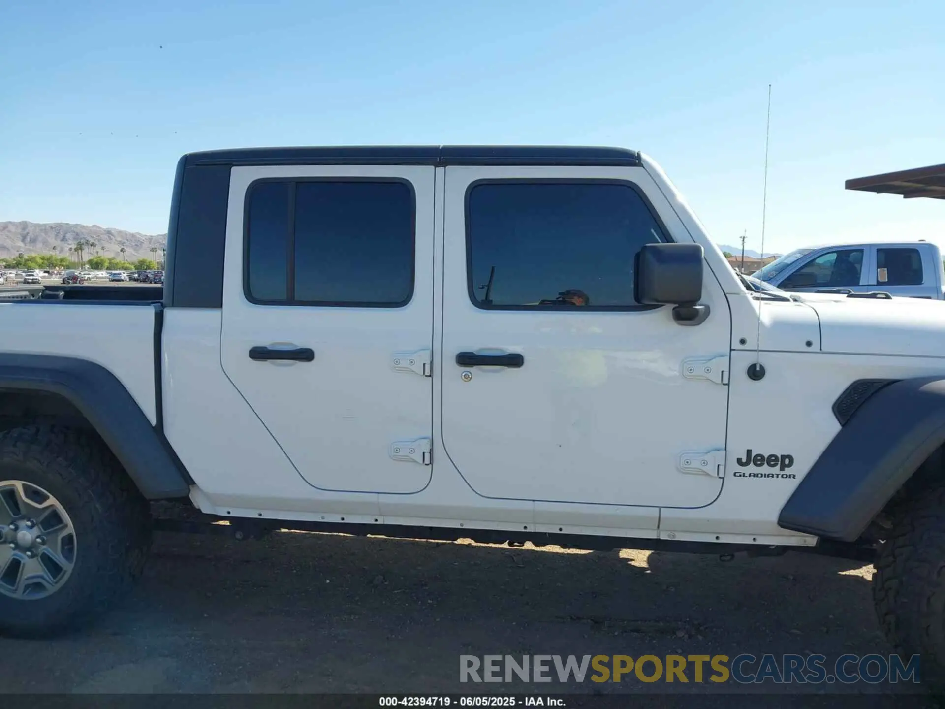13 Photograph of a damaged car 1C6HJTAG1LL186428 JEEP GLADIATOR 2020