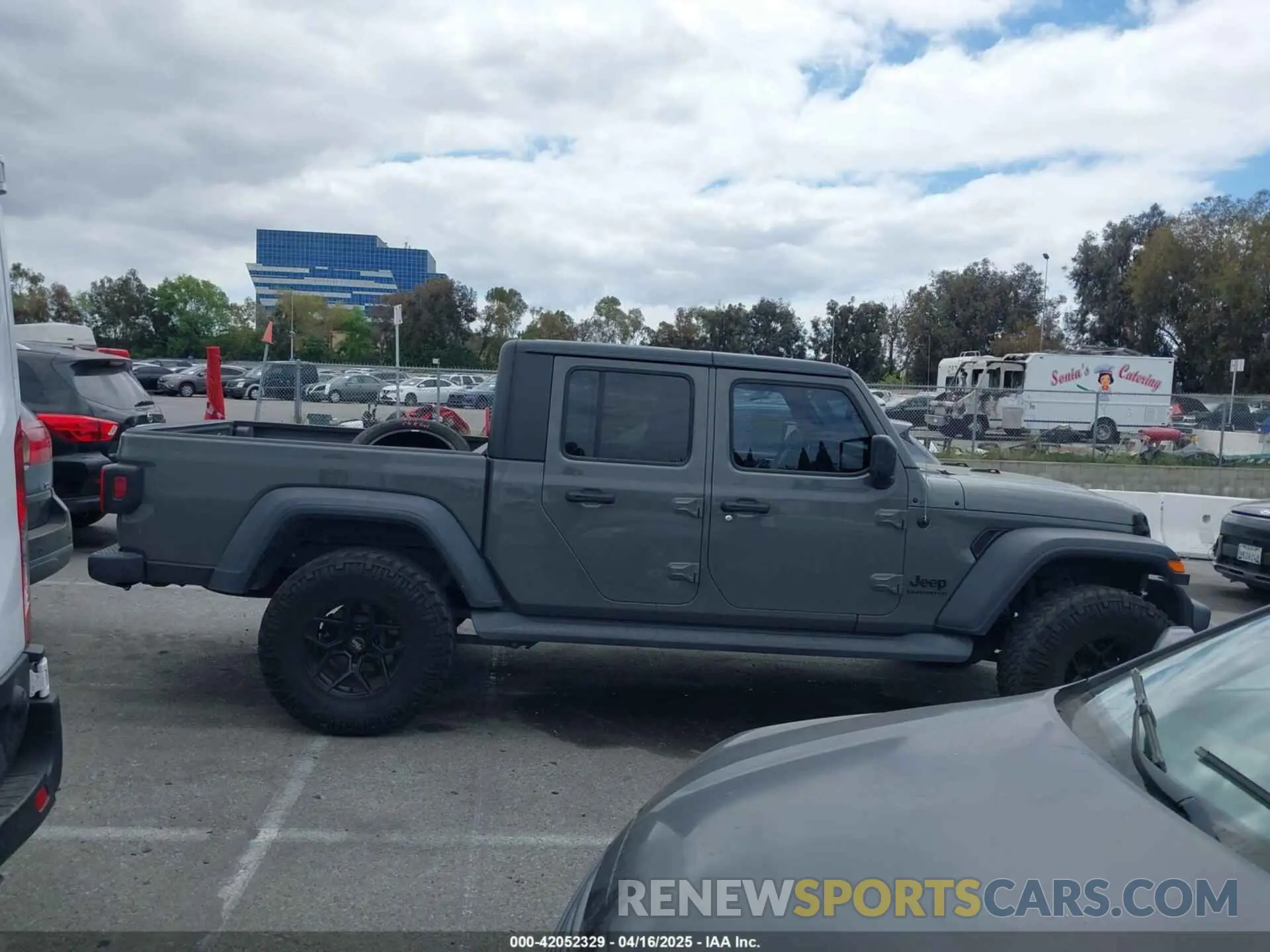 13 Photograph of a damaged car 1C6HJTAG4LL153441 JEEP GLADIATOR 2020