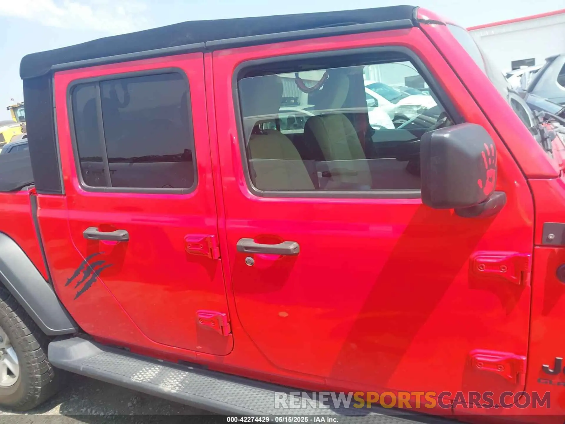13 Photograph of a damaged car 1C6HJTAG7LL133586 JEEP GLADIATOR 2020