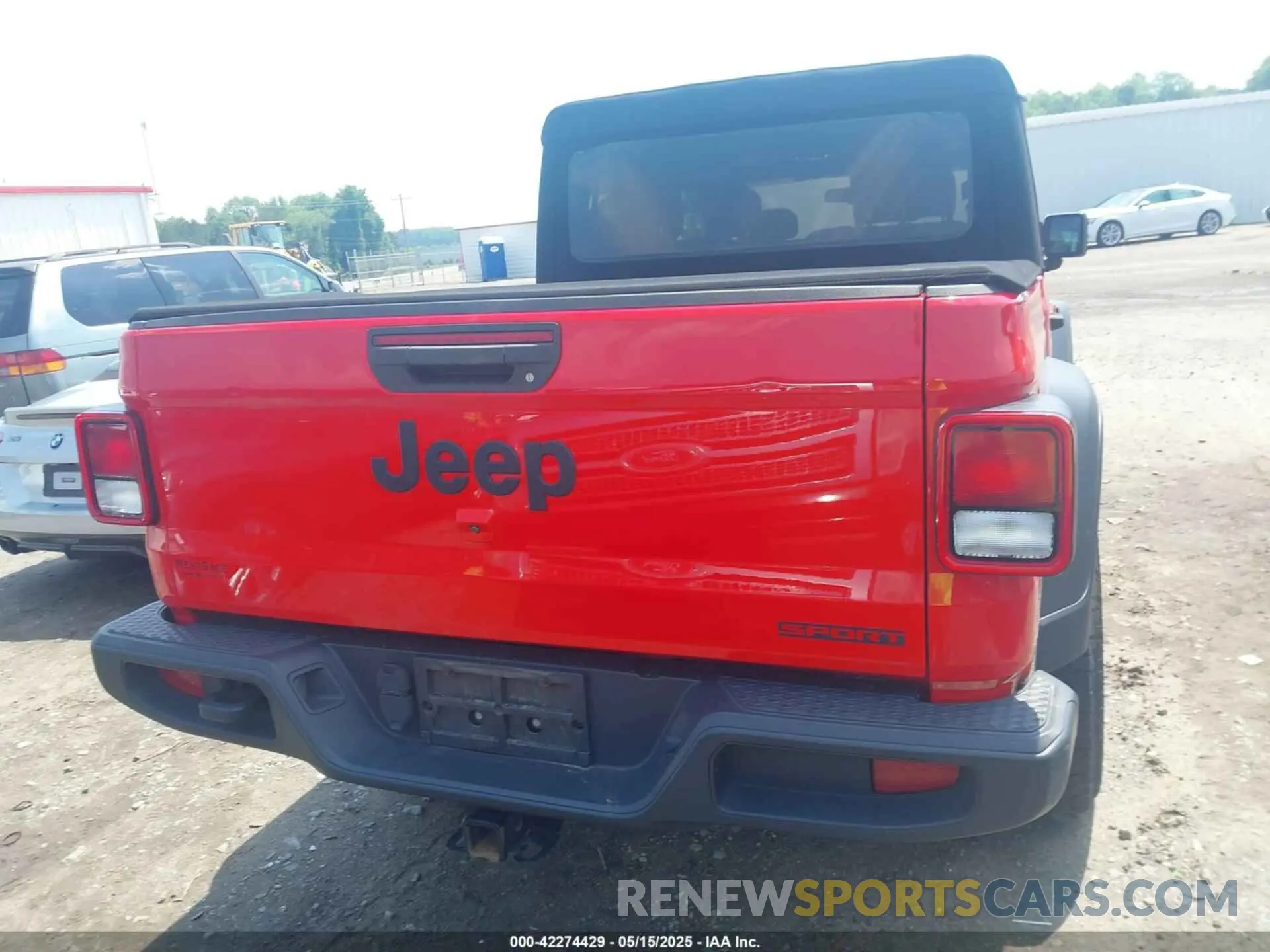 16 Photograph of a damaged car 1C6HJTAG7LL133586 JEEP GLADIATOR 2020