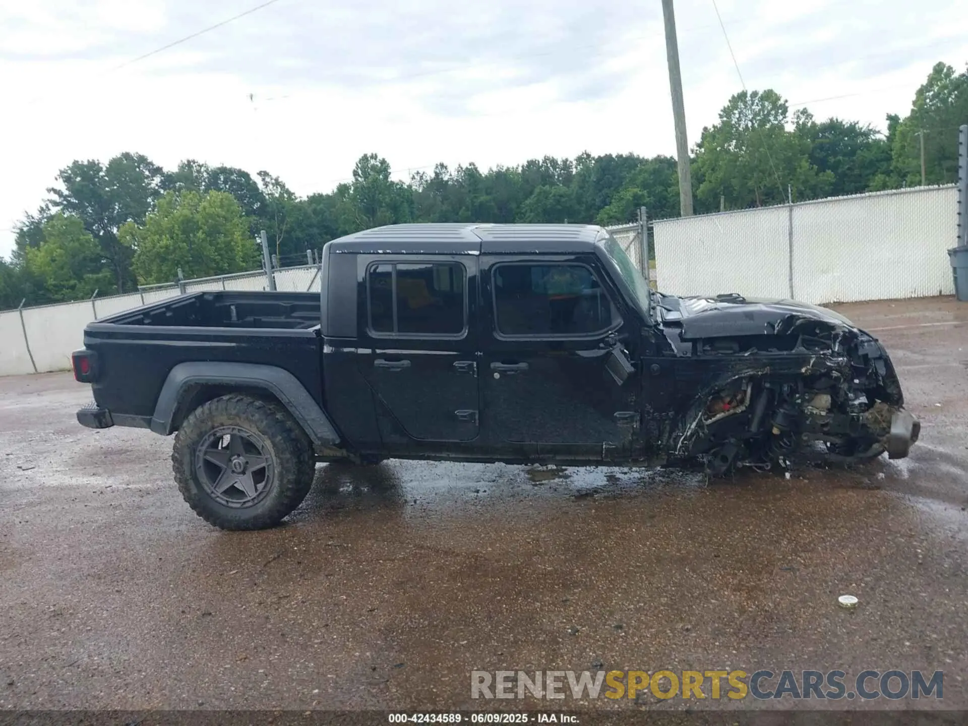 13 Photograph of a damaged car 1C6HJTAGXLL148924 JEEP GLADIATOR 2020