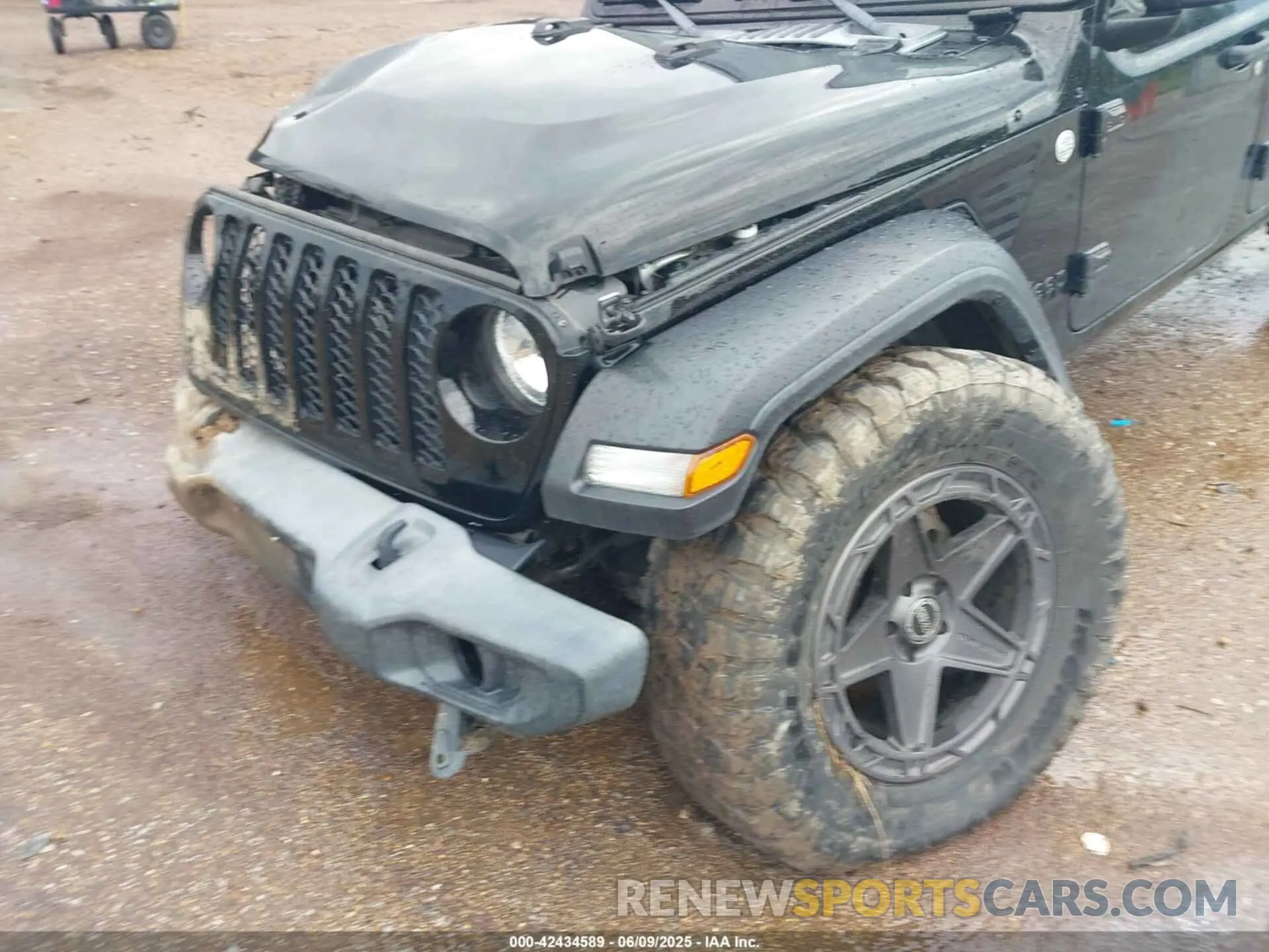 18 Photograph of a damaged car 1C6HJTAGXLL148924 JEEP GLADIATOR 2020