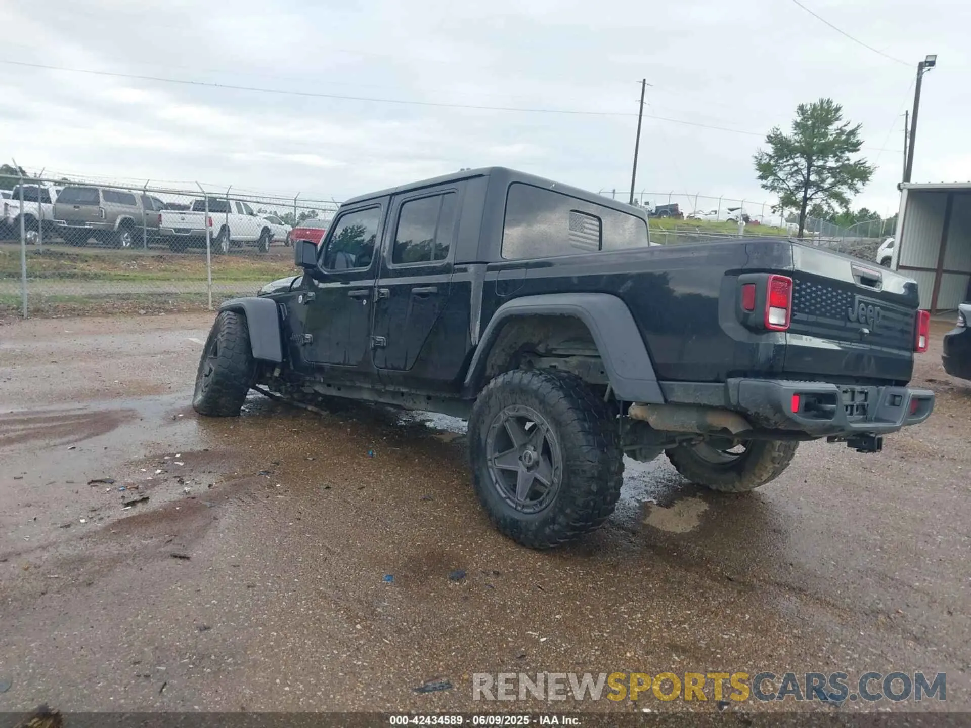 3 Photograph of a damaged car 1C6HJTAGXLL148924 JEEP GLADIATOR 2020