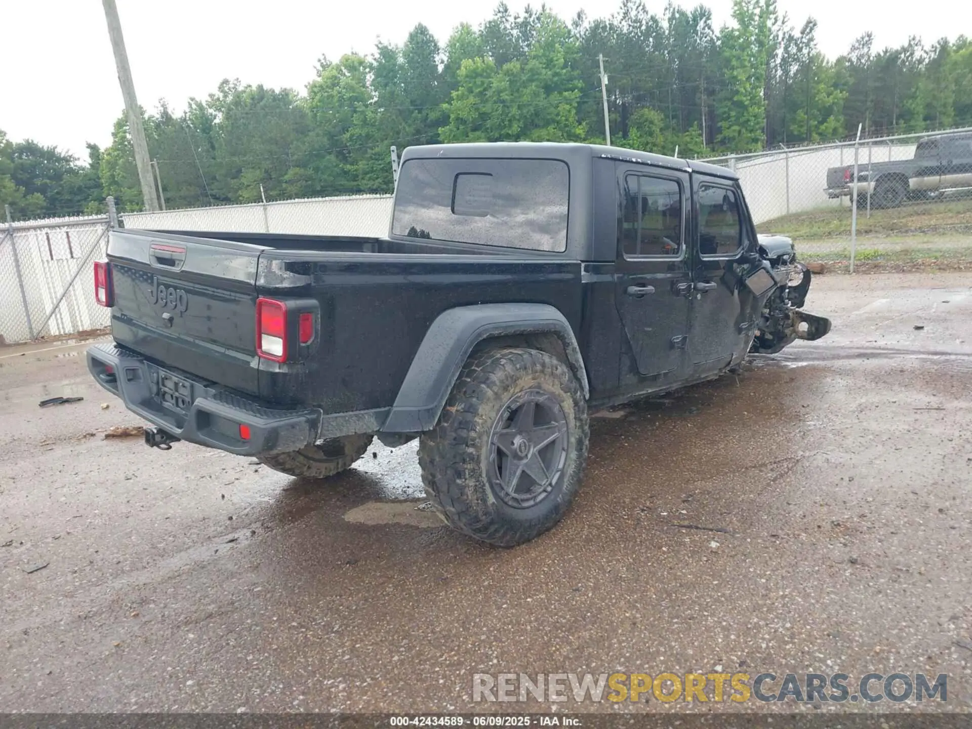 4 Photograph of a damaged car 1C6HJTAGXLL148924 JEEP GLADIATOR 2020