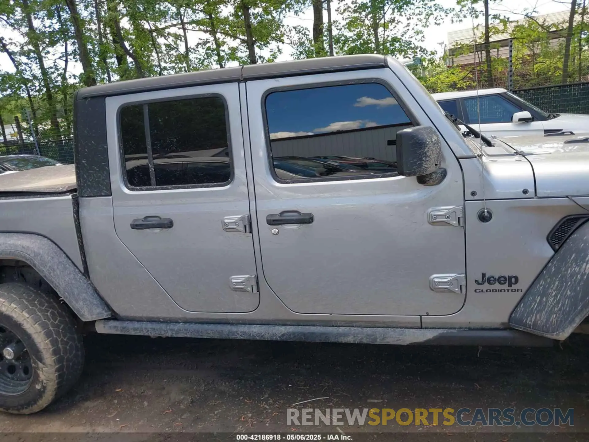 13 Photograph of a damaged car 1C6HJTAGXLL199209 JEEP GLADIATOR 2020