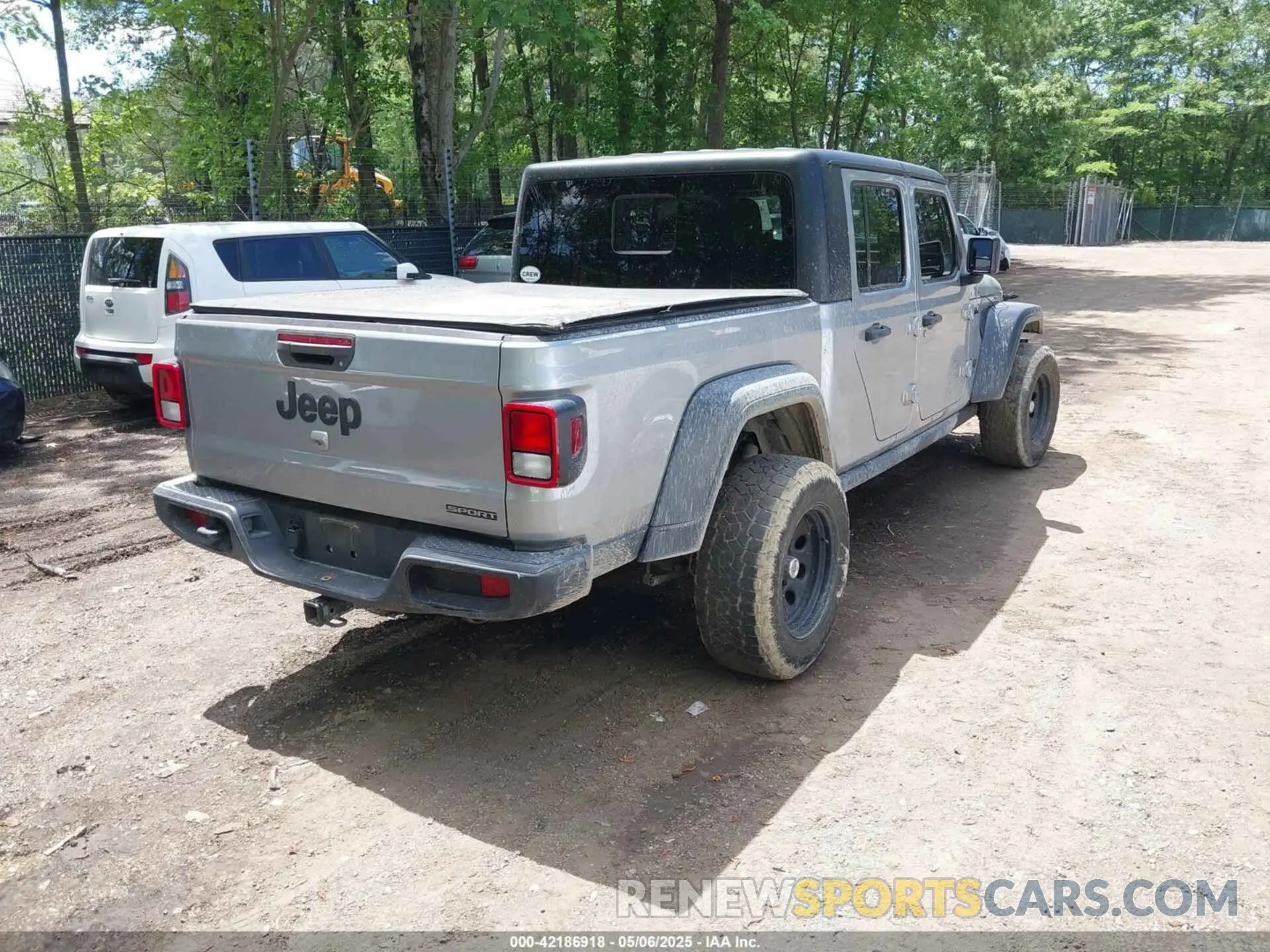 4 Photograph of a damaged car 1C6HJTAGXLL199209 JEEP GLADIATOR 2020