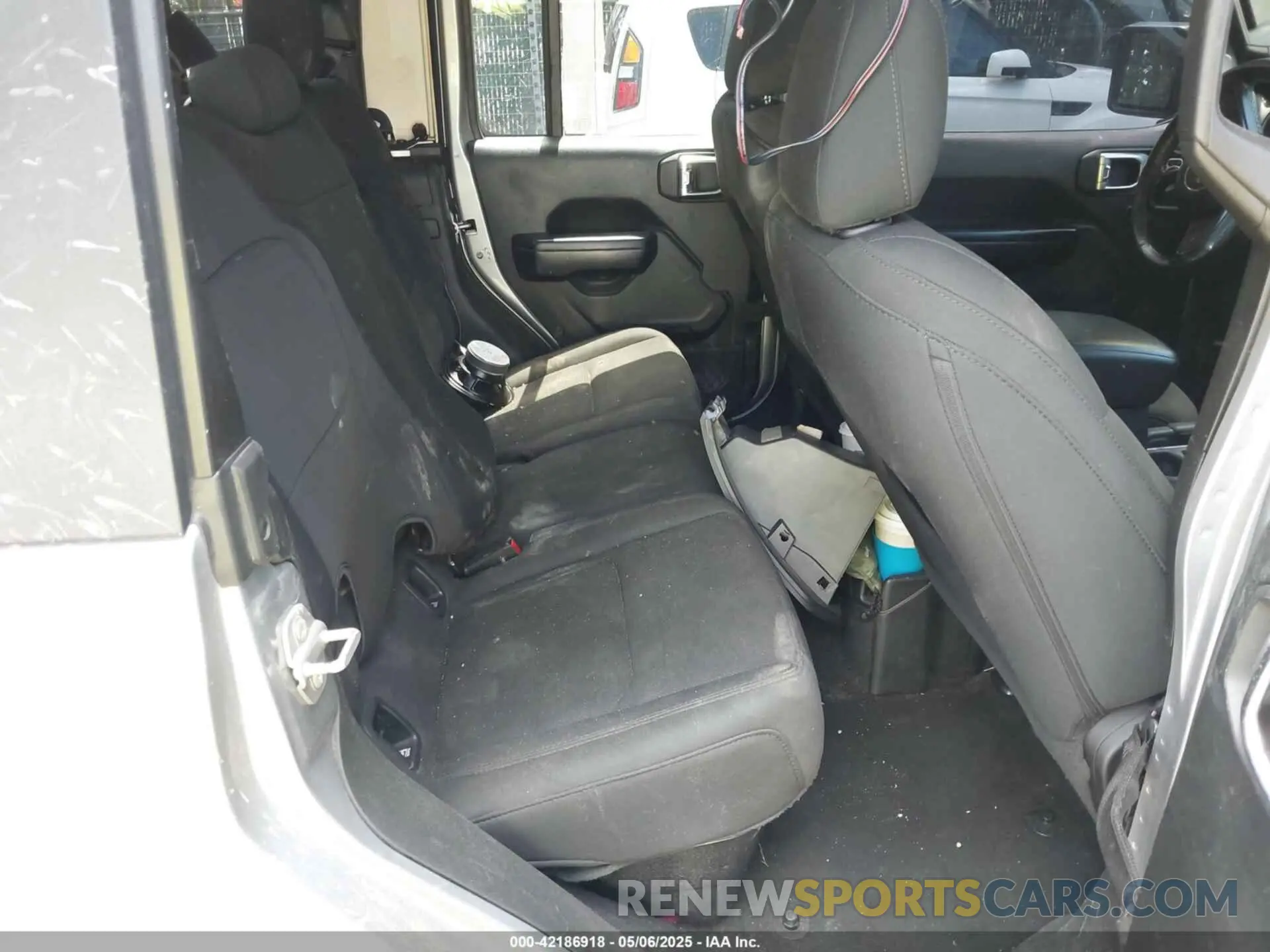 8 Photograph of a damaged car 1C6HJTAGXLL199209 JEEP GLADIATOR 2020