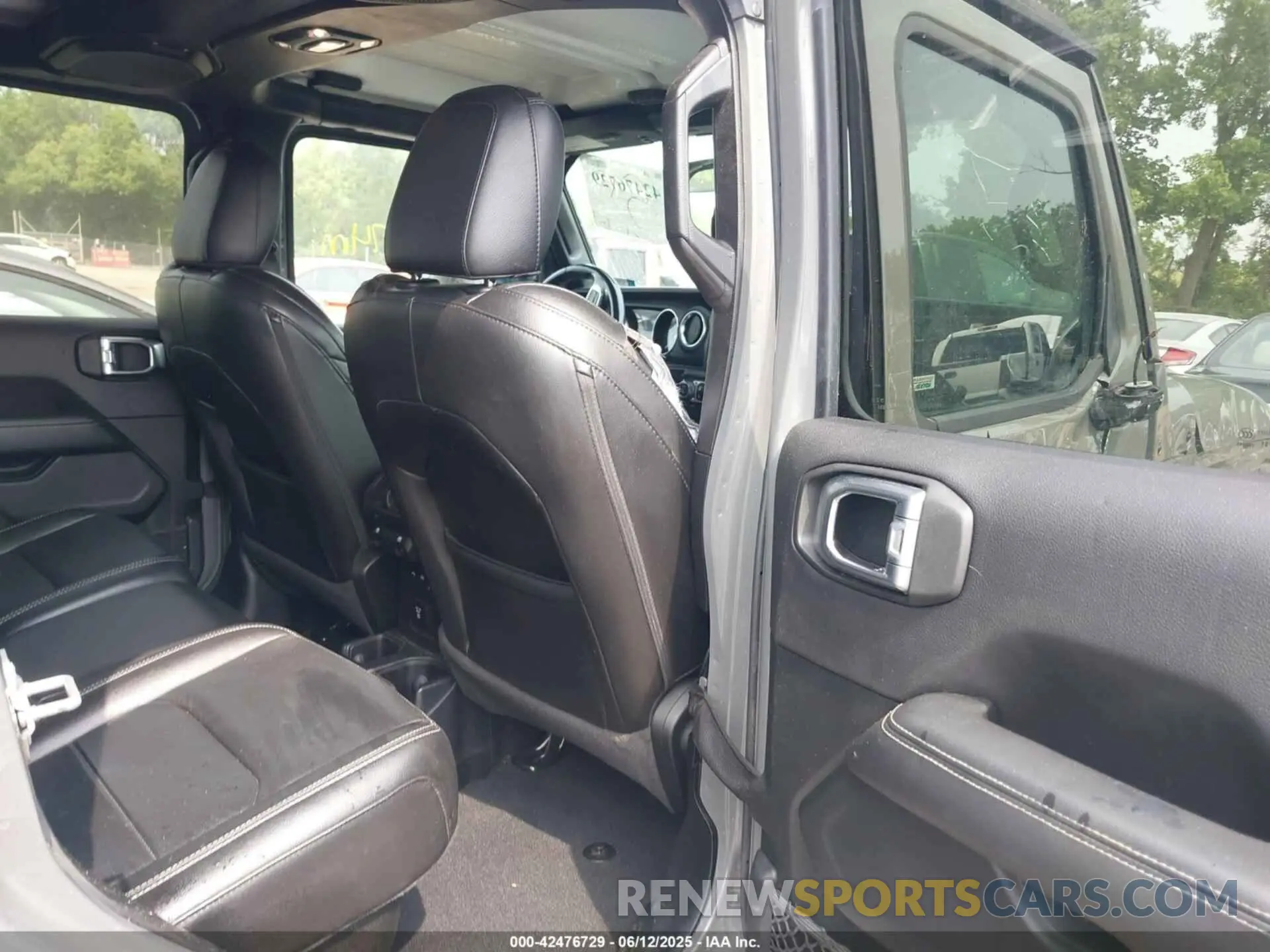 8 Photograph of a damaged car 1C6HJTFG0LL169628 JEEP GLADIATOR 2020