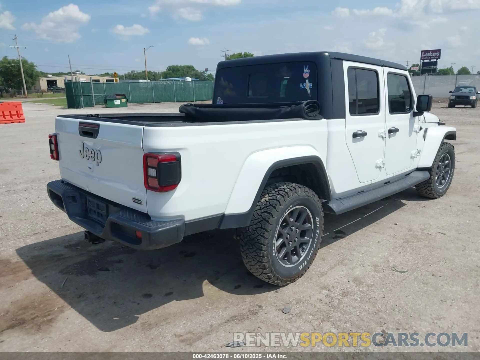 4 Photograph of a damaged car 1C6HJTFG1LL131728 JEEP GLADIATOR 2020