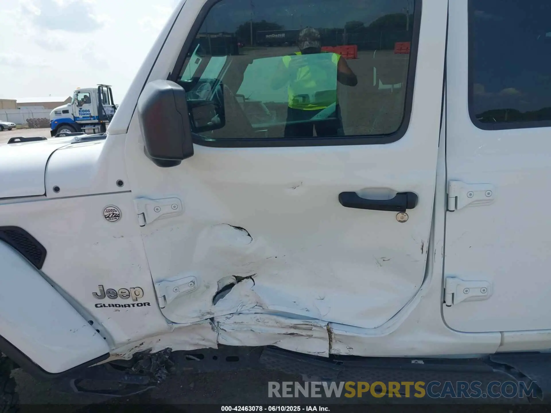 6 Photograph of a damaged car 1C6HJTFG1LL131728 JEEP GLADIATOR 2020