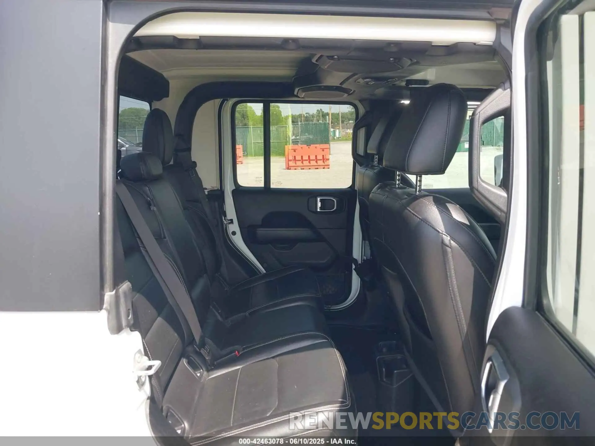 8 Photograph of a damaged car 1C6HJTFG1LL131728 JEEP GLADIATOR 2020