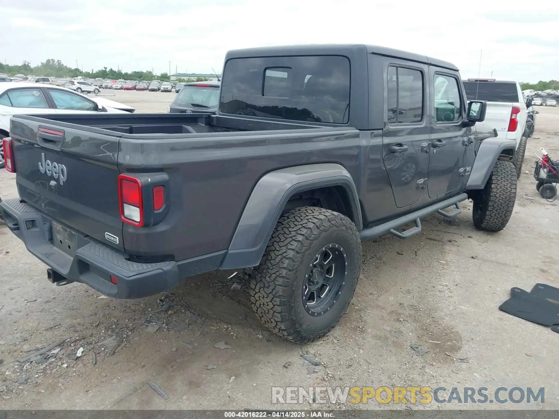 4 Photograph of a damaged car 1C6HJTFG8LL166086 JEEP GLADIATOR 2020