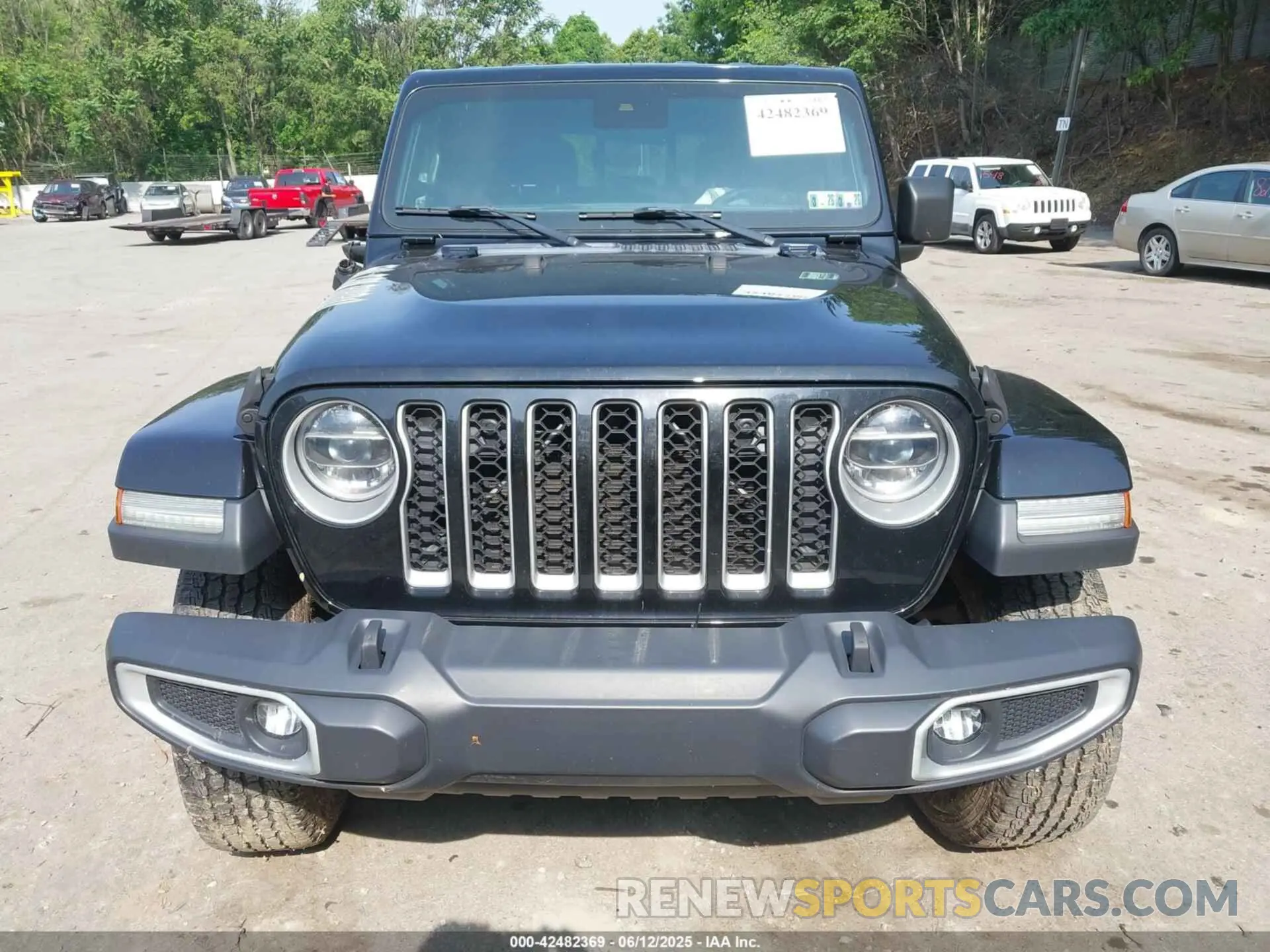 12 Photograph of a damaged car 1C6HJTFG8LL176164 JEEP GLADIATOR 2020