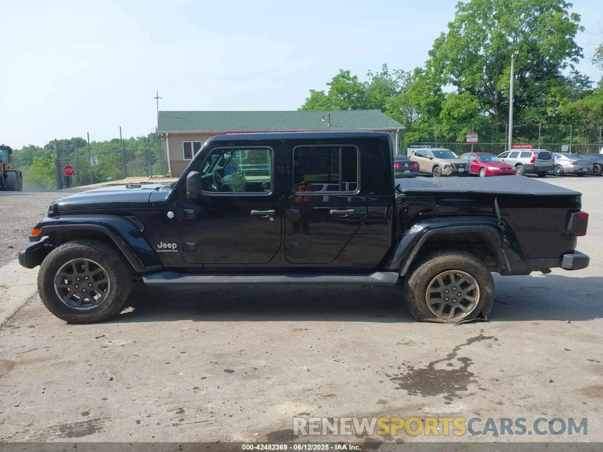 14 Photograph of a damaged car 1C6HJTFG8LL176164 JEEP GLADIATOR 2020