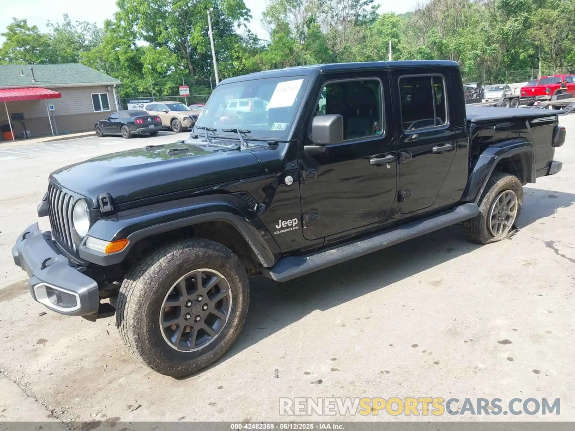 2 Photograph of a damaged car 1C6HJTFG8LL176164 JEEP GLADIATOR 2020