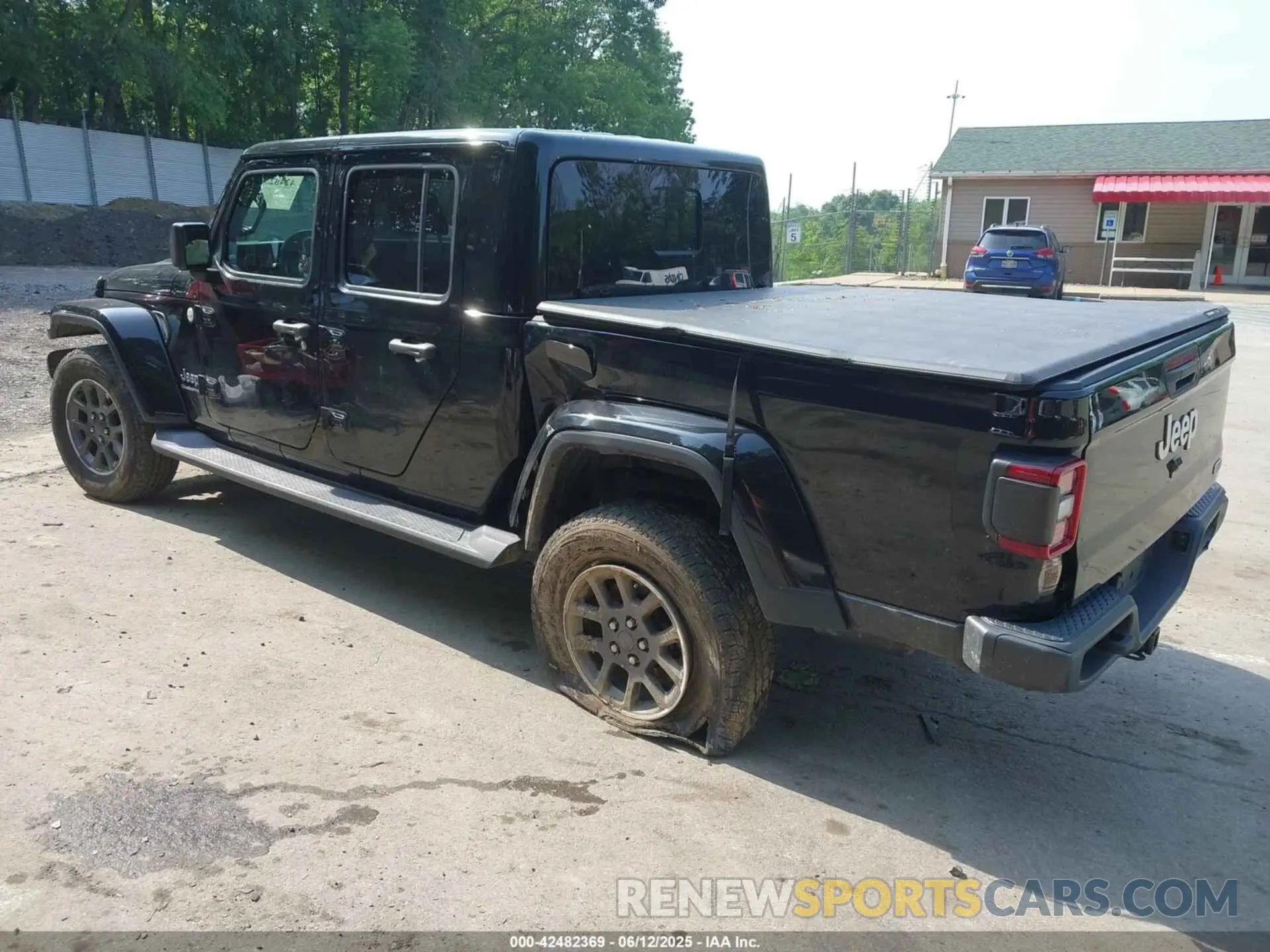 3 Photograph of a damaged car 1C6HJTFG8LL176164 JEEP GLADIATOR 2020