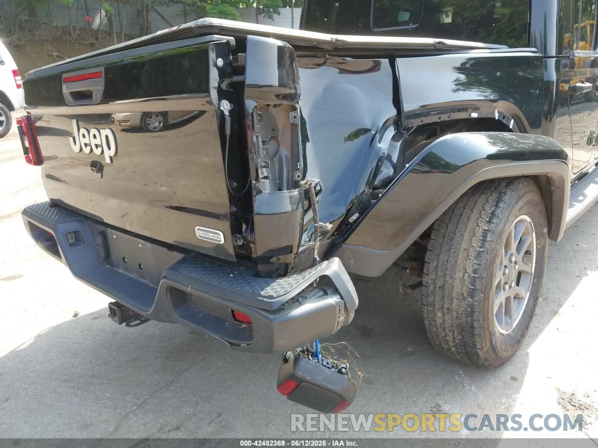 6 Photograph of a damaged car 1C6HJTFG8LL176164 JEEP GLADIATOR 2020