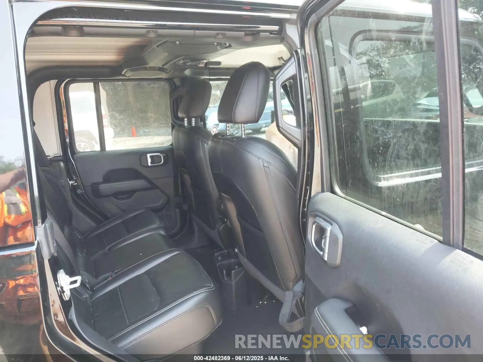 8 Photograph of a damaged car 1C6HJTFG8LL176164 JEEP GLADIATOR 2020