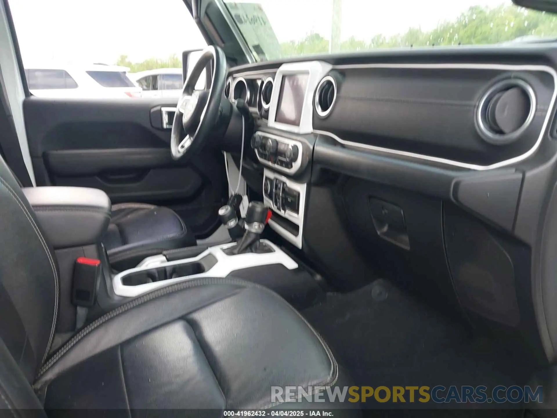5 Photograph of a damaged car 1C6HJTFGXLL162427 JEEP GLADIATOR 2020