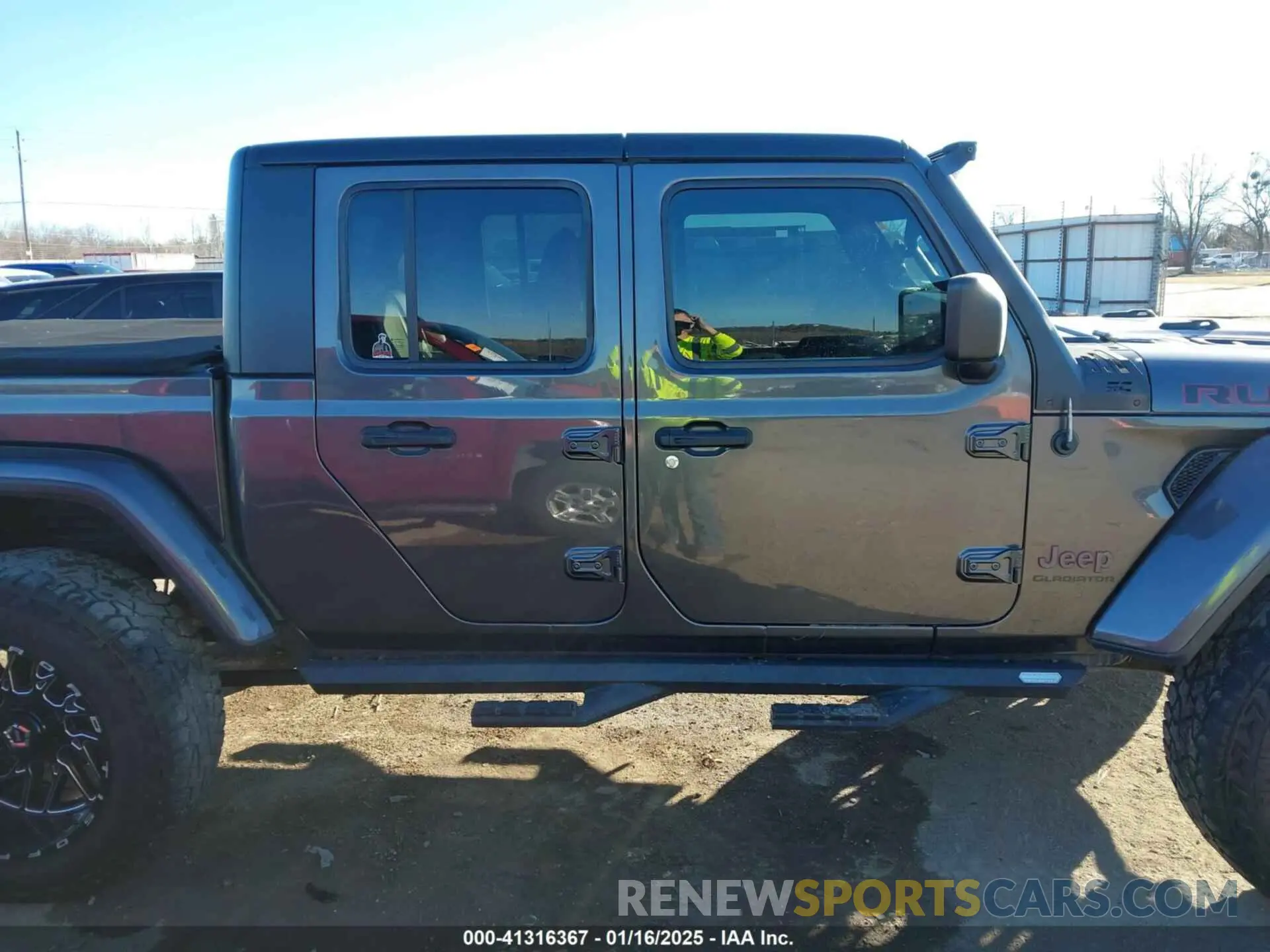 13 Photograph of a damaged car 1C6JJTBG5LL179188 JEEP GLADIATOR 2020