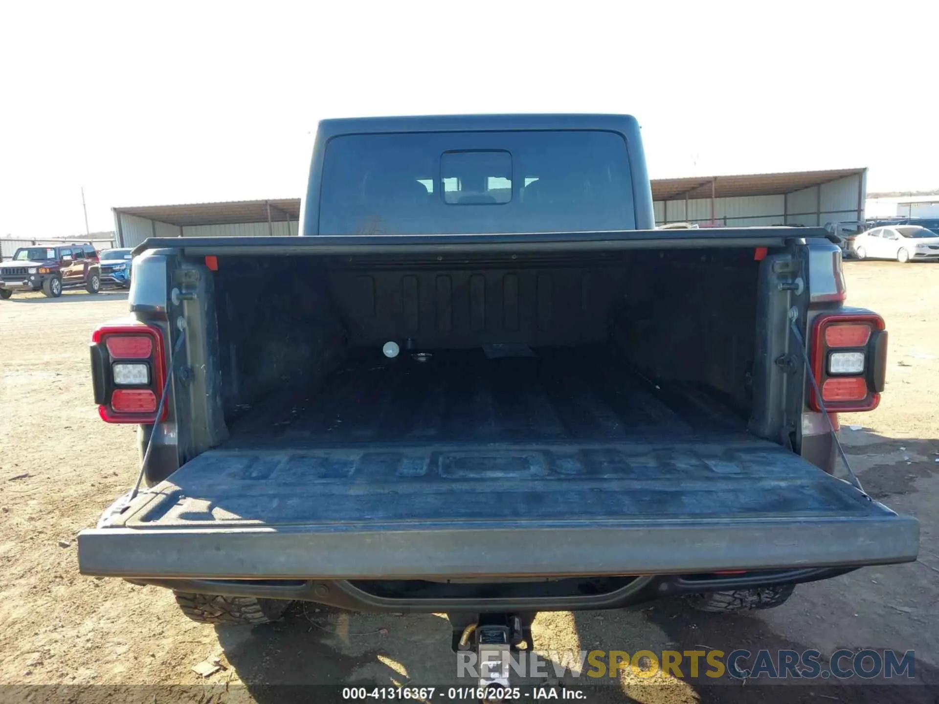 16 Photograph of a damaged car 1C6JJTBG5LL179188 JEEP GLADIATOR 2020