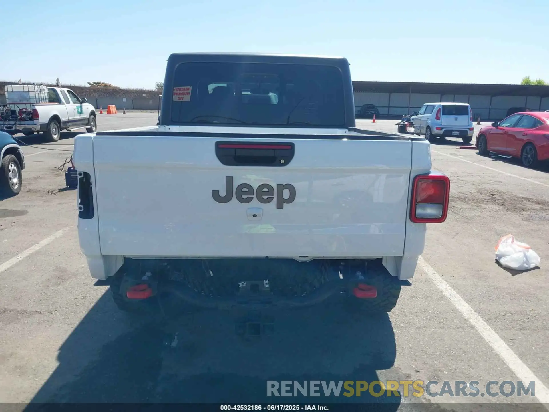 16 Photograph of a damaged car 1C6JJTBG9LL213584 JEEP GLADIATOR 2020