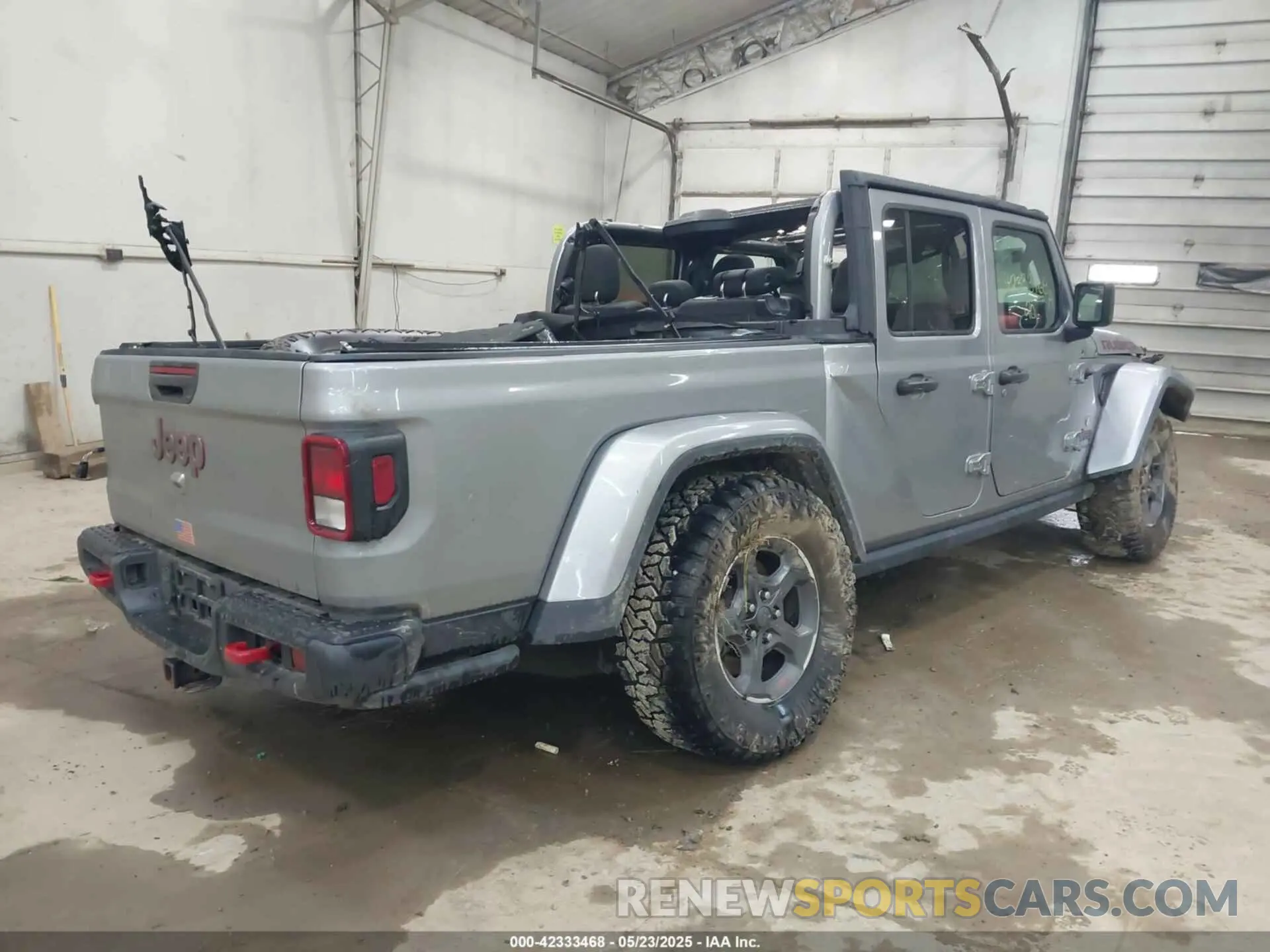 4 Photograph of a damaged car 1C6JJTBGXLL136627 JEEP GLADIATOR 2020