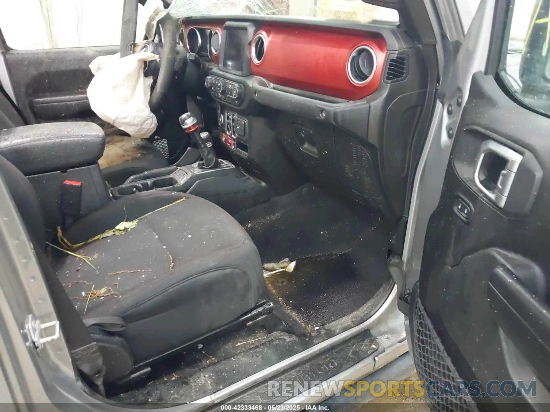 5 Photograph of a damaged car 1C6JJTBGXLL136627 JEEP GLADIATOR 2020