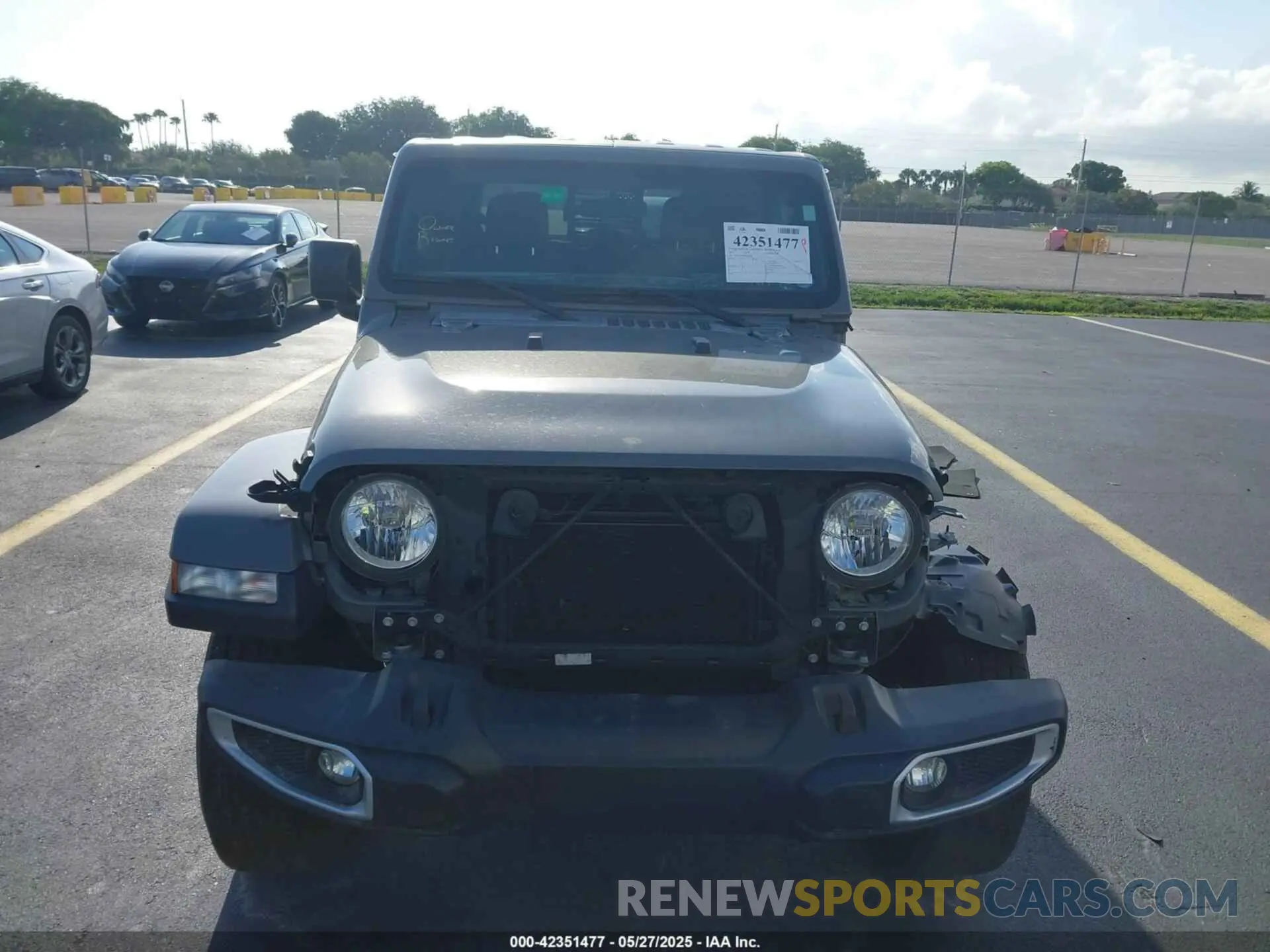 13 Photograph of a damaged car 1C6HJTAG4ML624568 JEEP GLADIATOR 2021