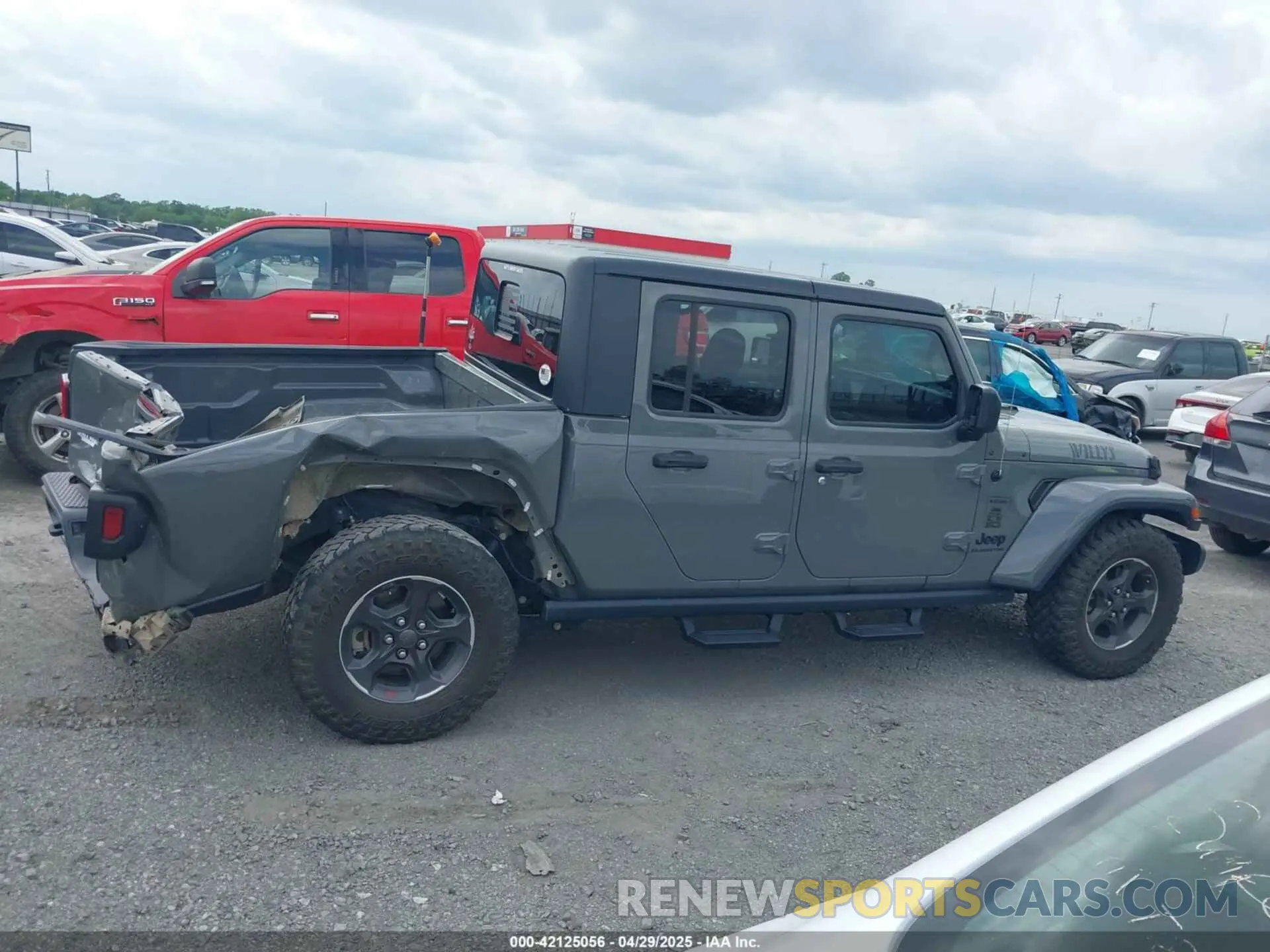 13 Photograph of a damaged car 1C6HJTAG5ML570892 JEEP GLADIATOR 2021